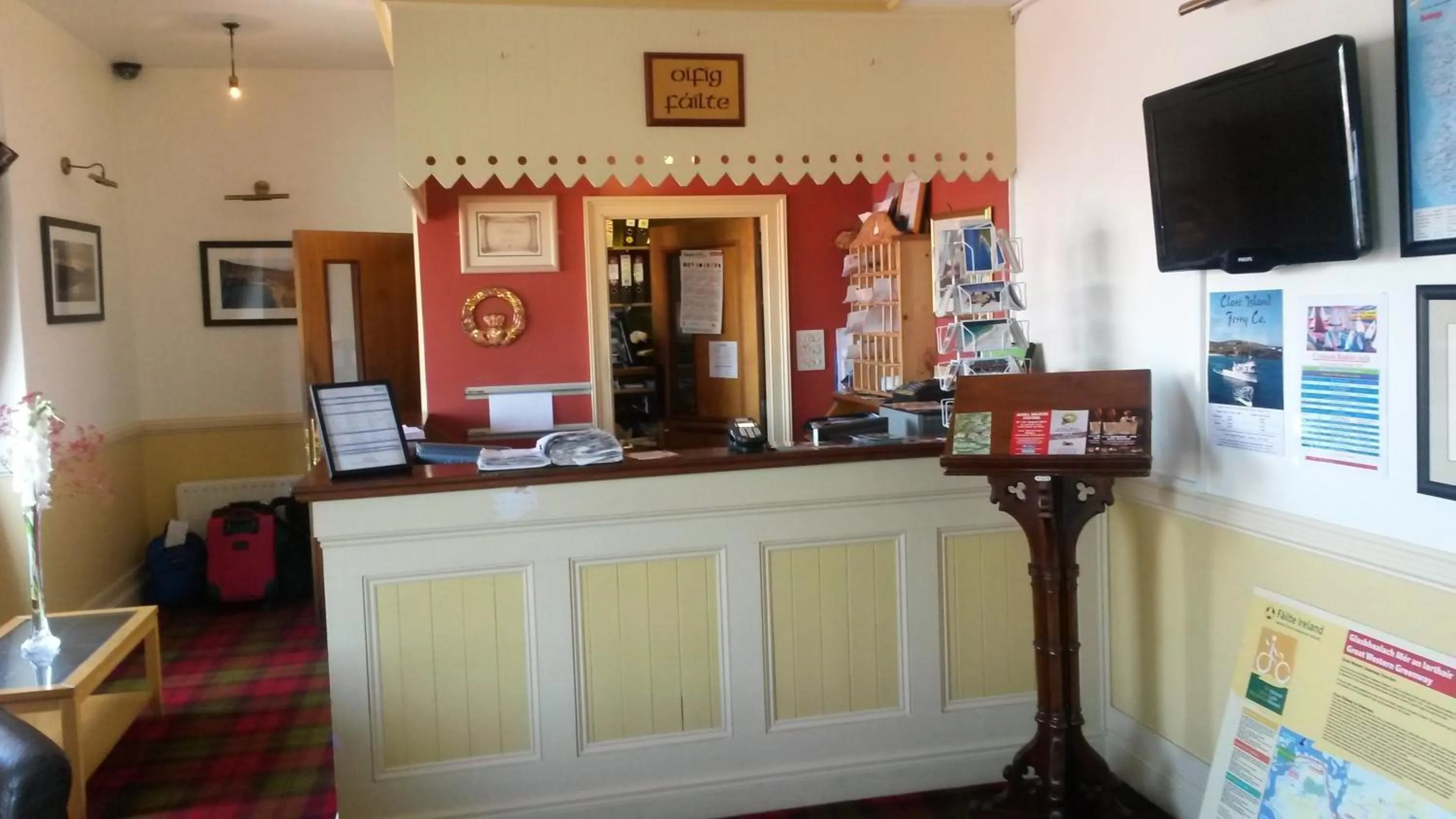 Lobby or reception in Óstán Oileán Acla