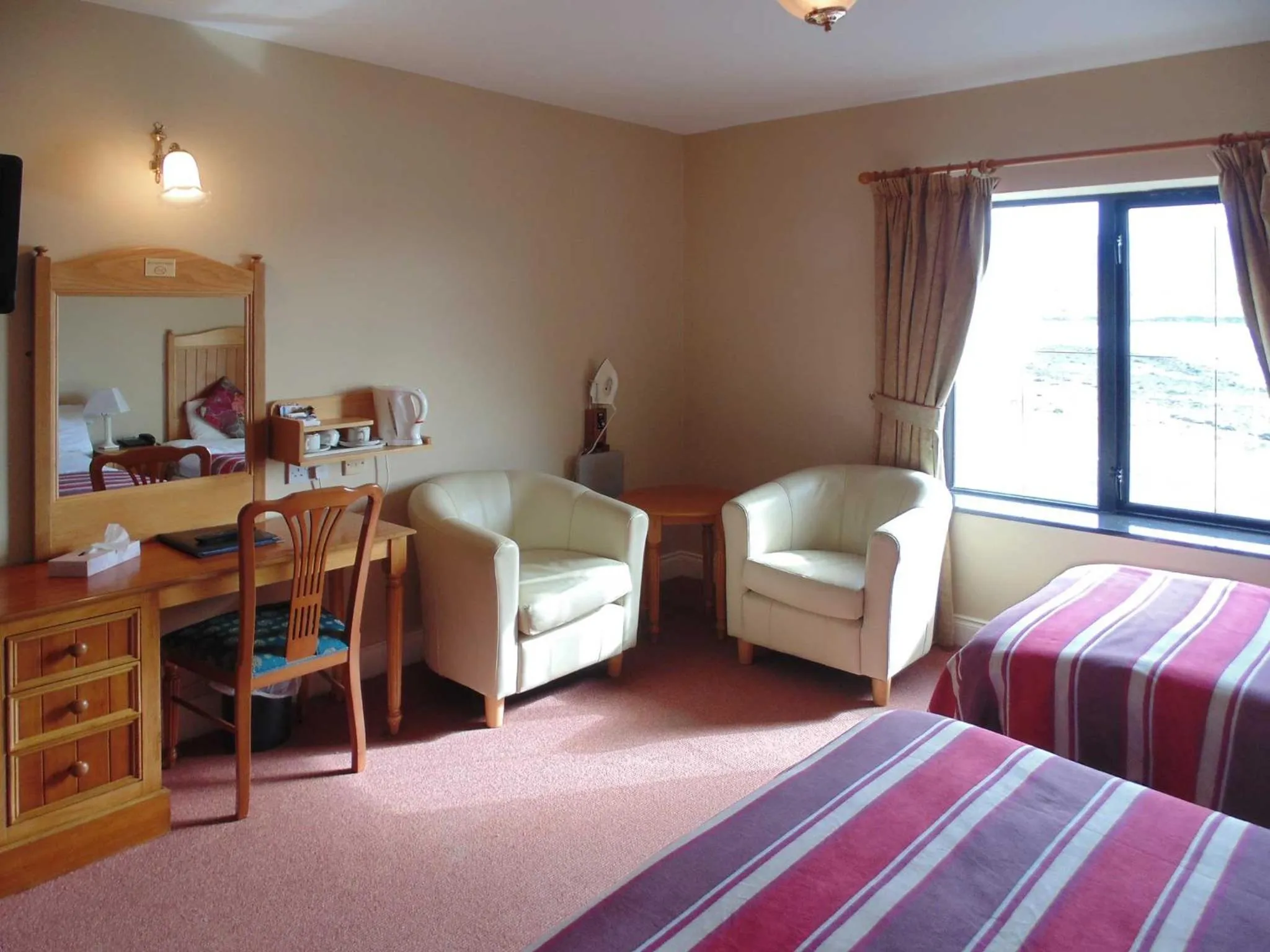 TV and multimedia in Óstán Oileán Acla