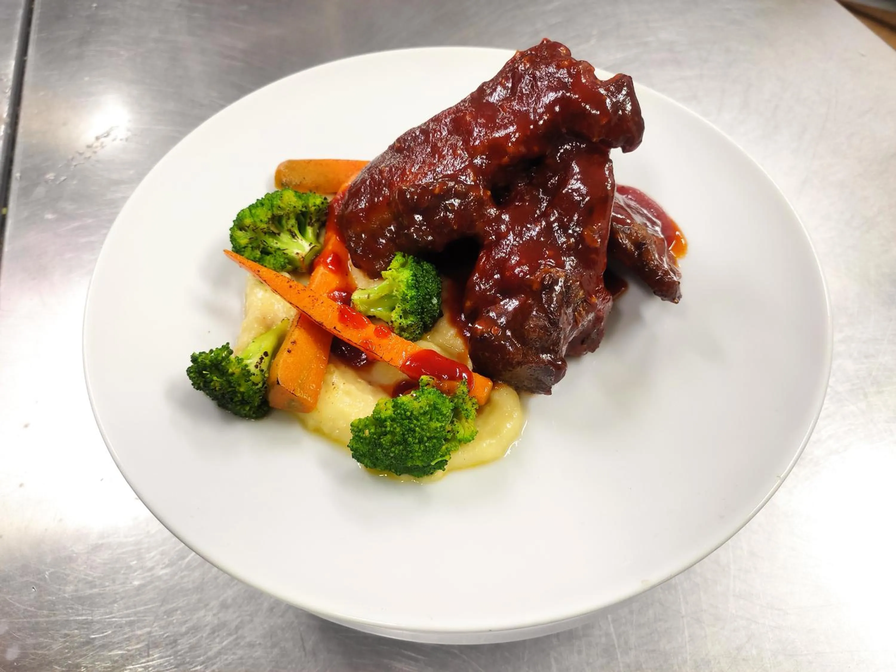 Restaurant/places to eat in Villa Isabel Hotel