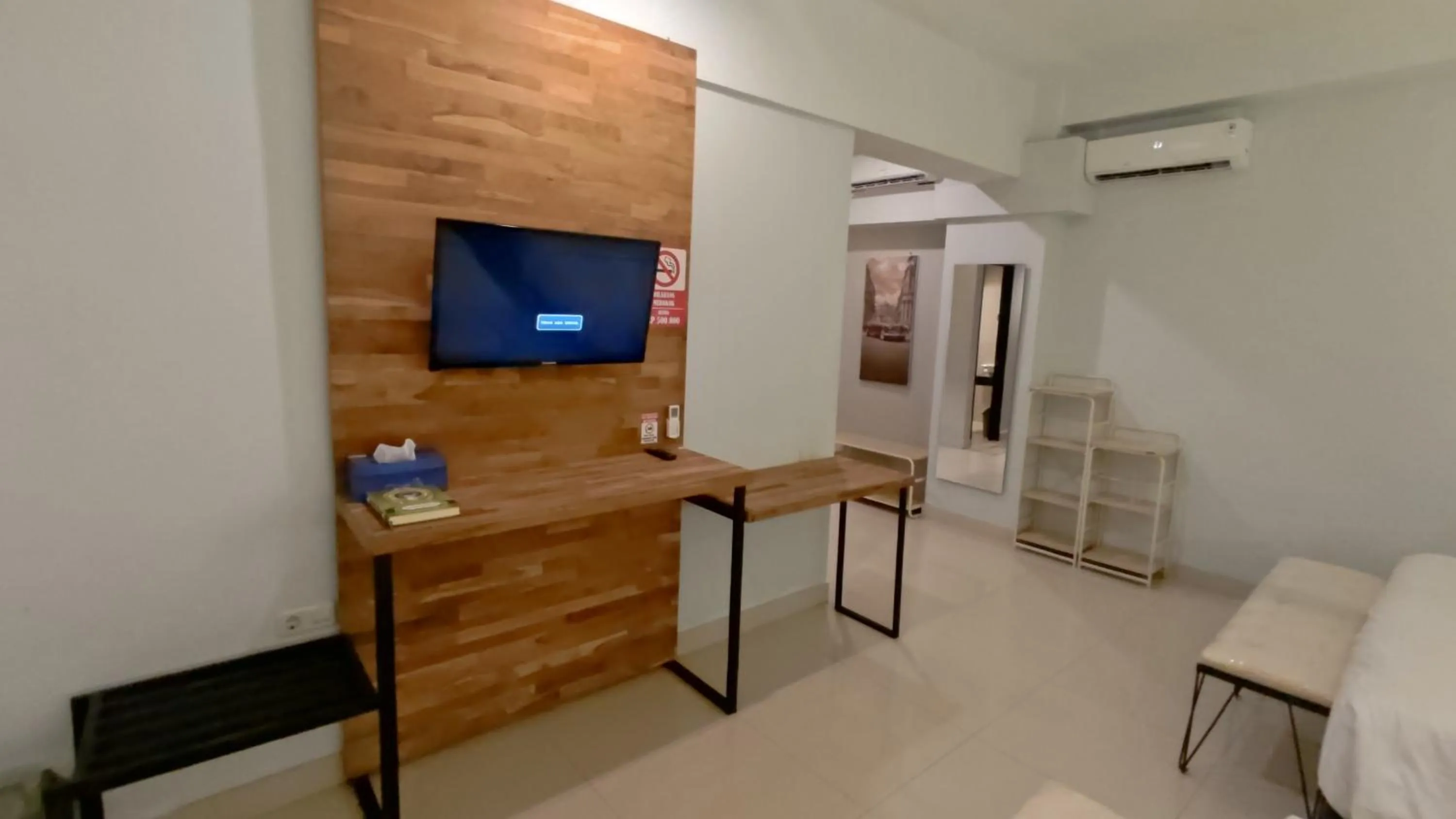 Bedroom in De La Charis Hotel by Waringin Hospitality