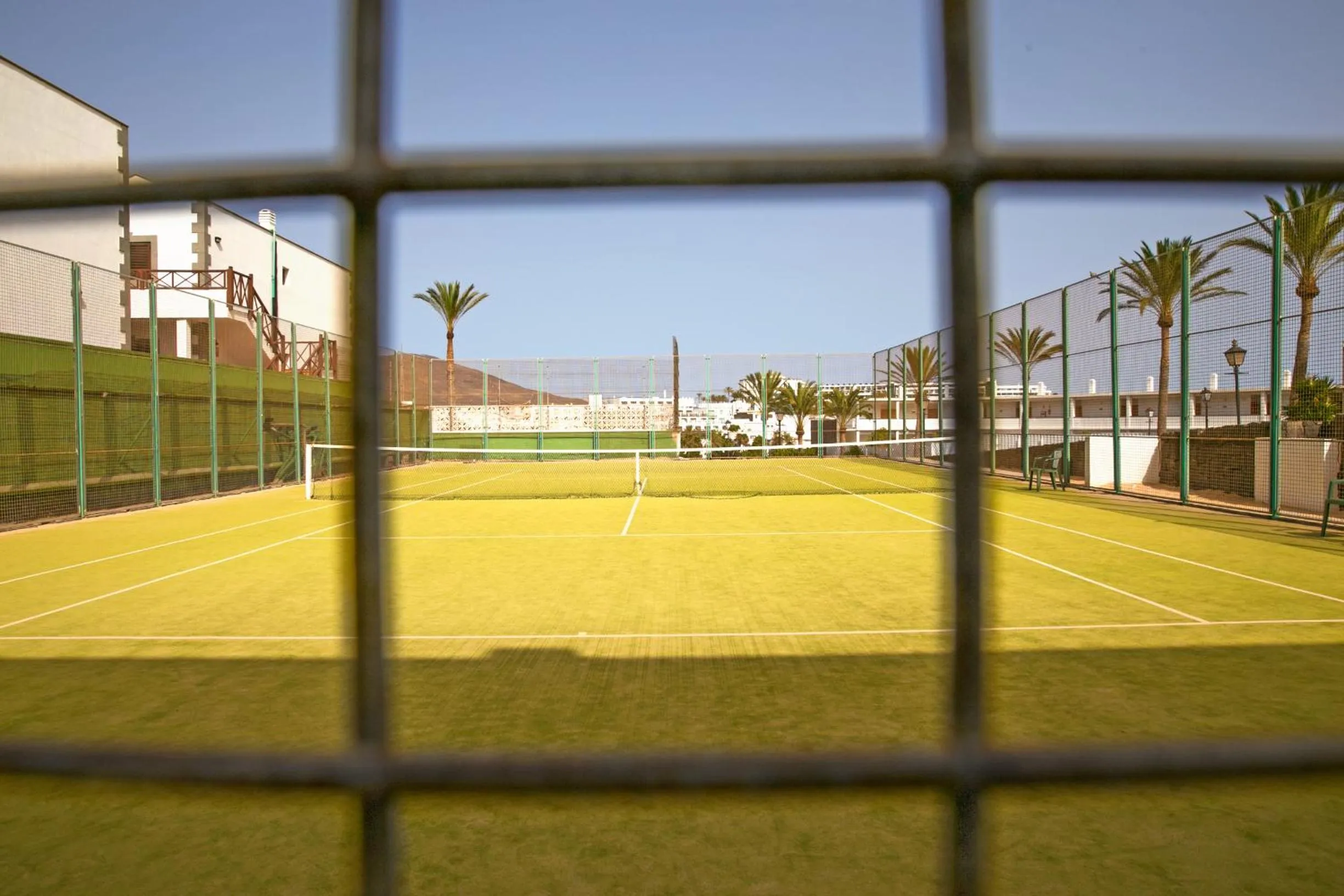 Tennis court in Hotel Mirador Papagayo by LIVVO