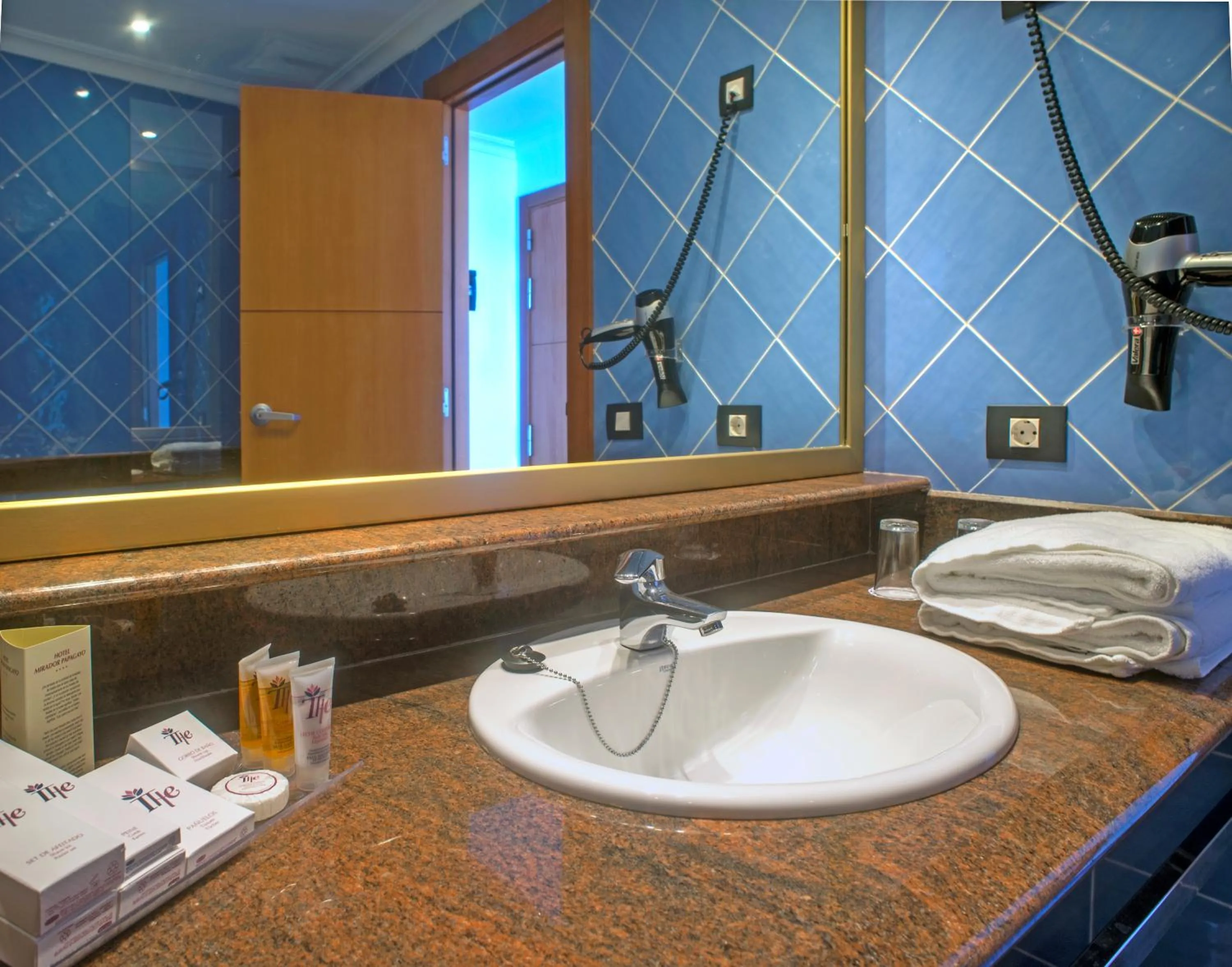 Bathroom in Hotel Mirador Papagayo by LIVVO