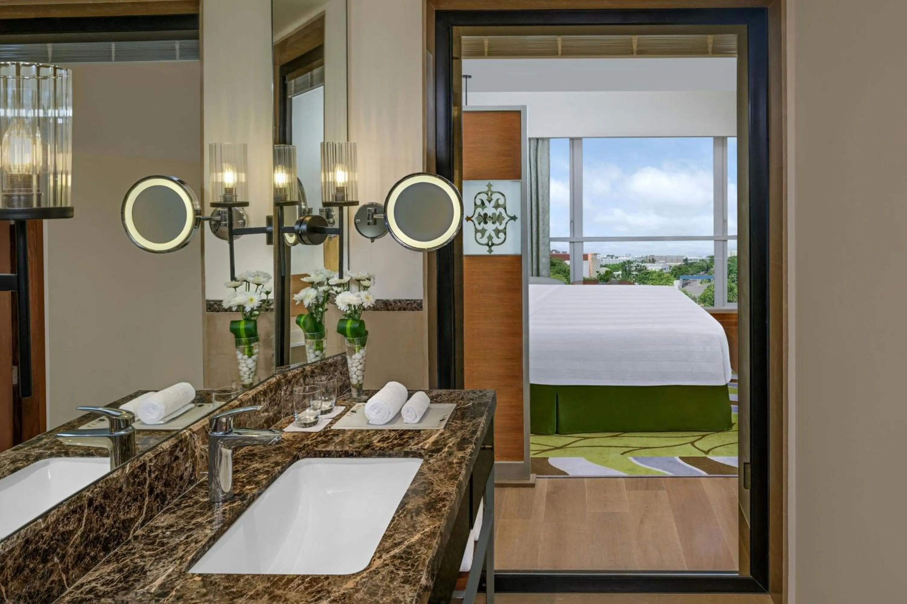 Bathroom, Bed in ITC Kakatiya, a Luxury Collection Hotel, Hyderabad