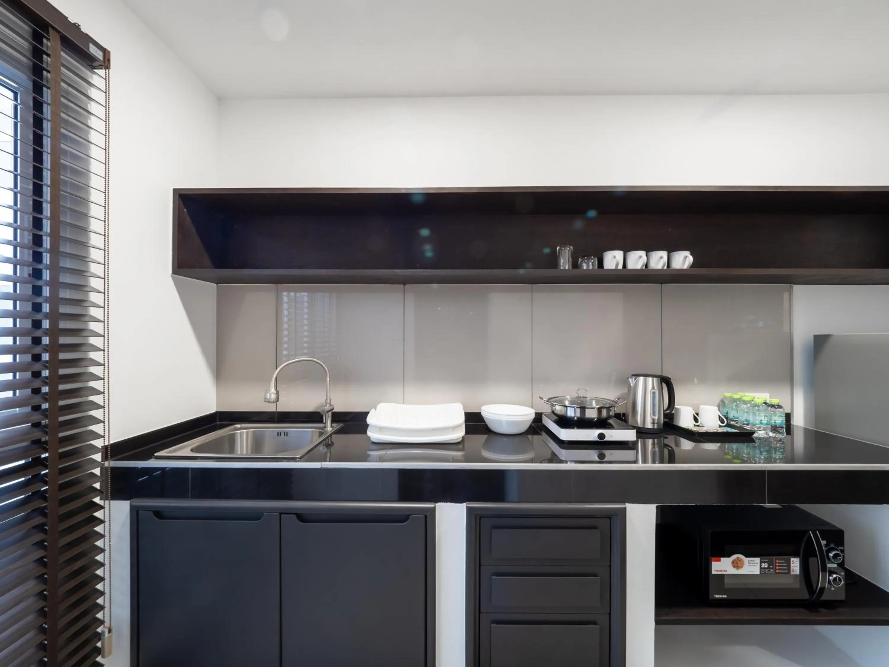 Kitchen or kitchenette in Samutprakarn Hotel