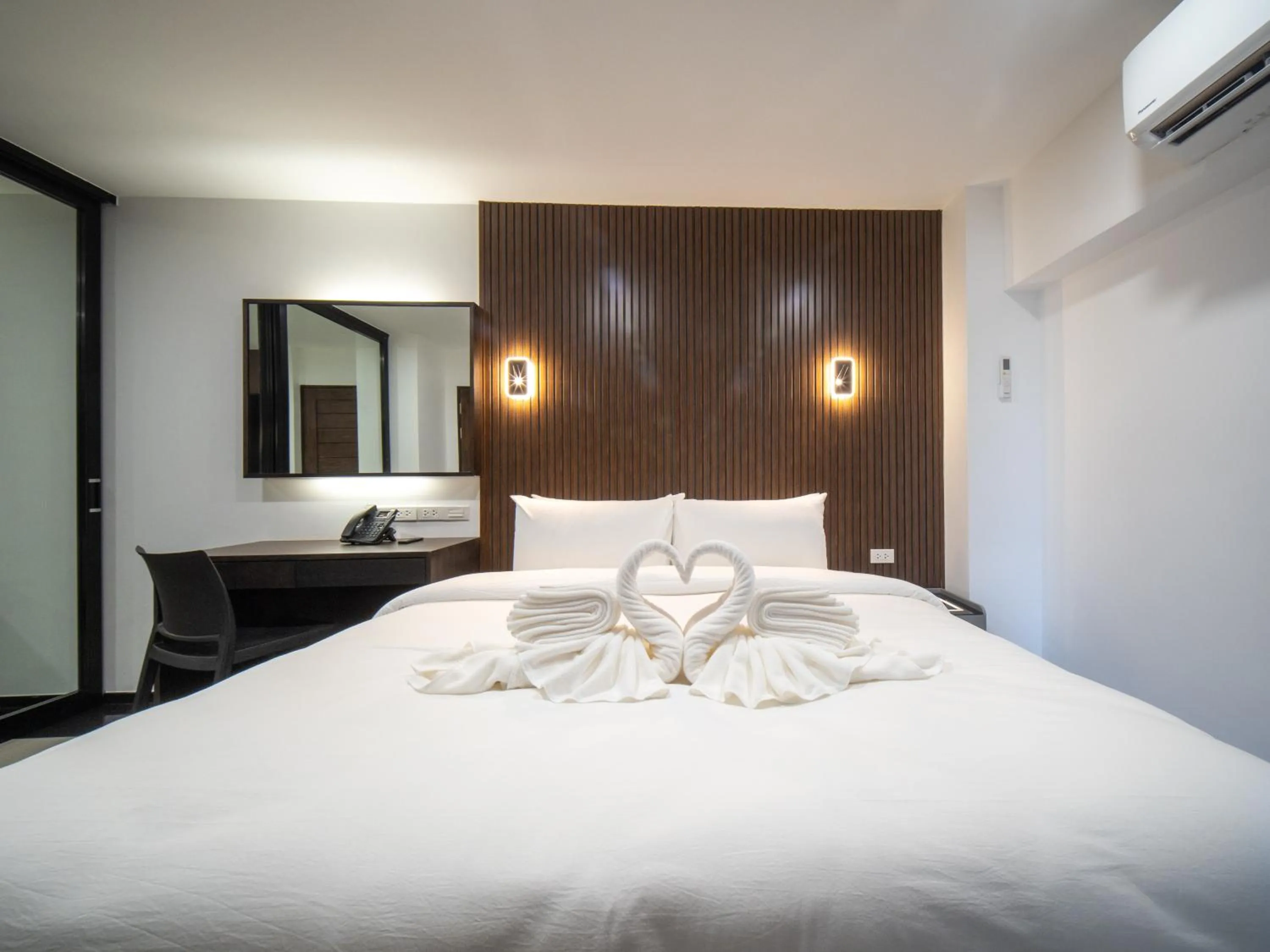 Bedroom, Bed in Samutprakarn Hotel