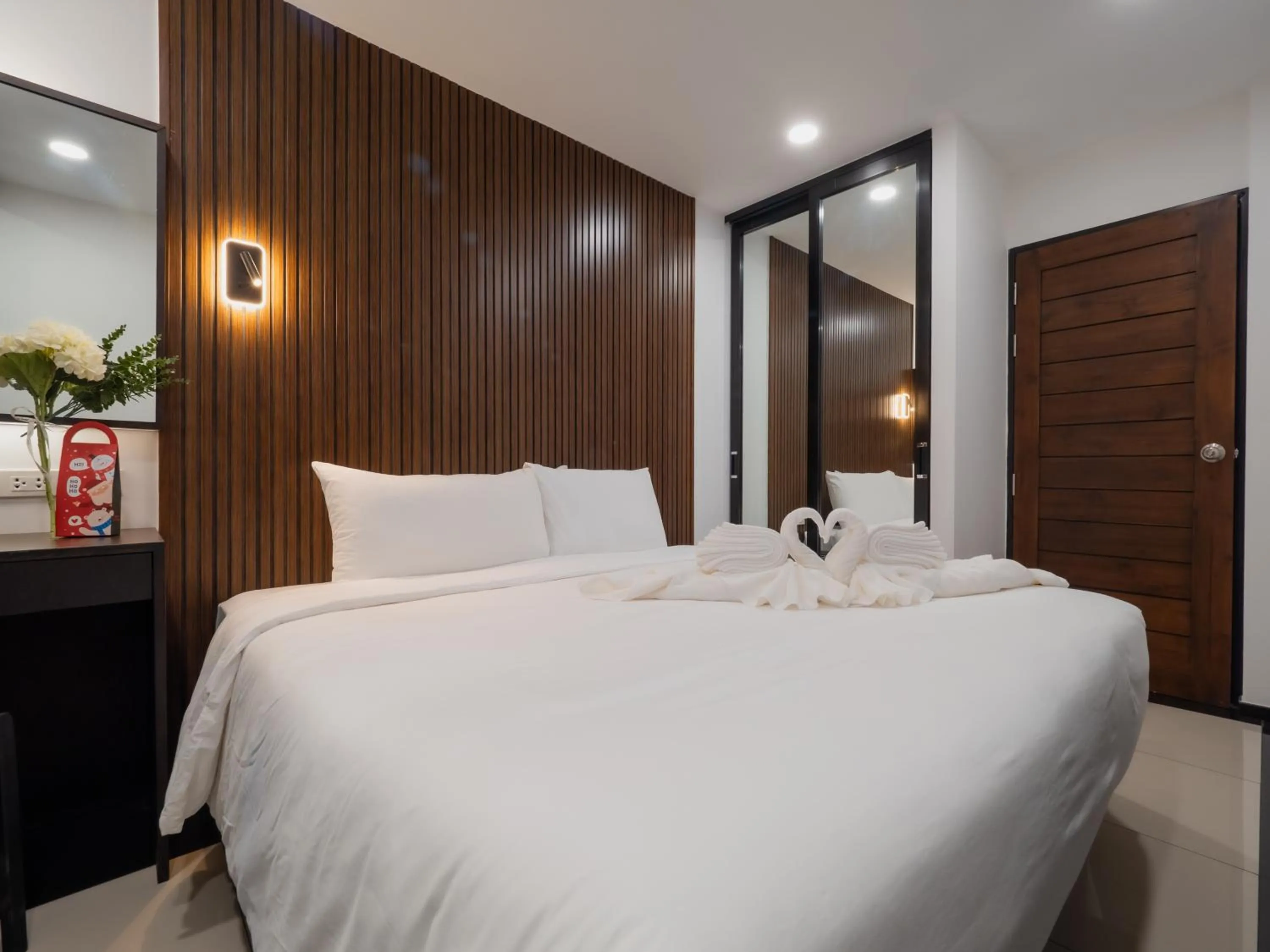 Bedroom, Bed in Samutprakarn Hotel