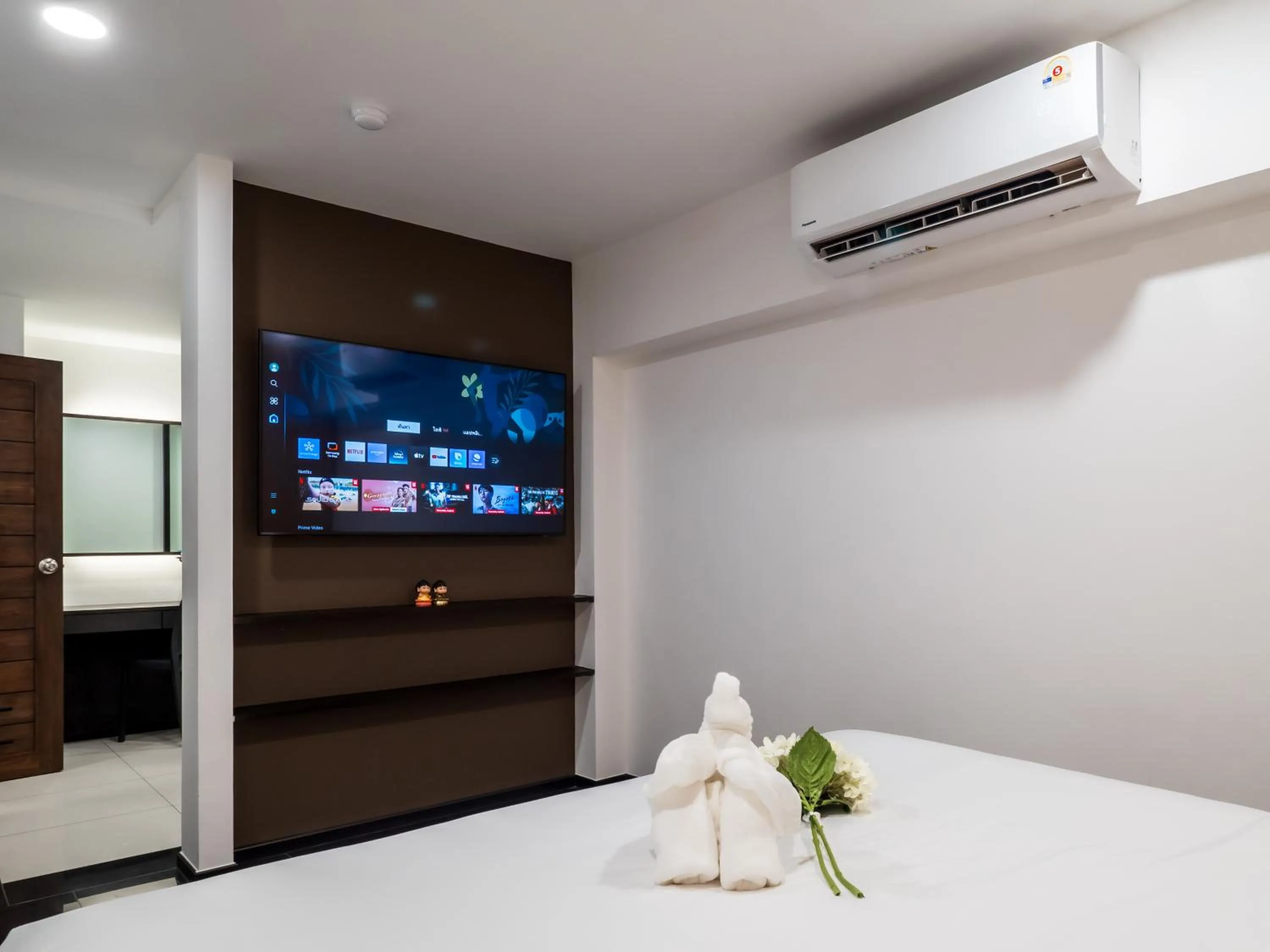 Bedroom, Bed in Samutprakarn Hotel