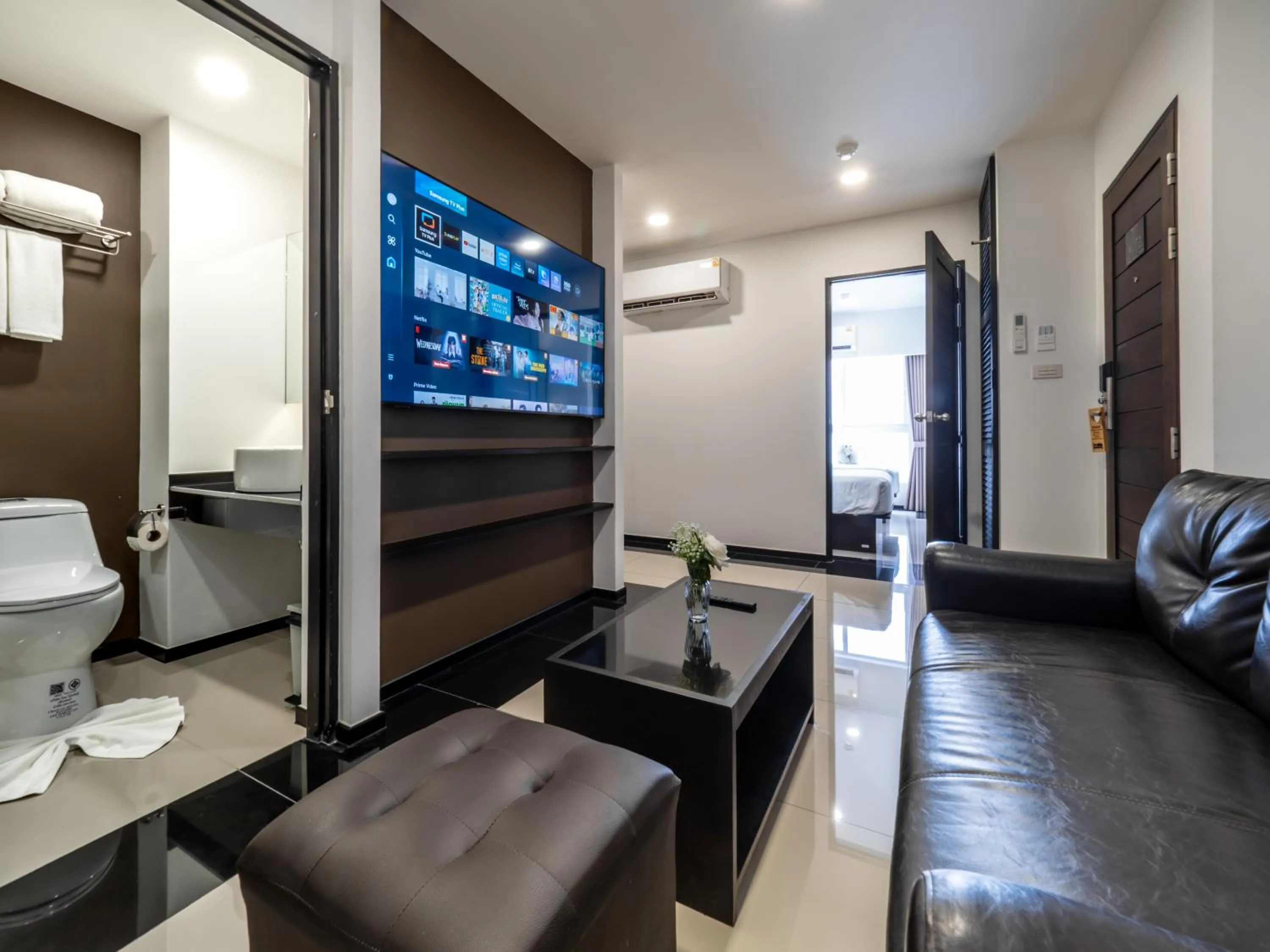 TV and multimedia in Samutprakarn Hotel