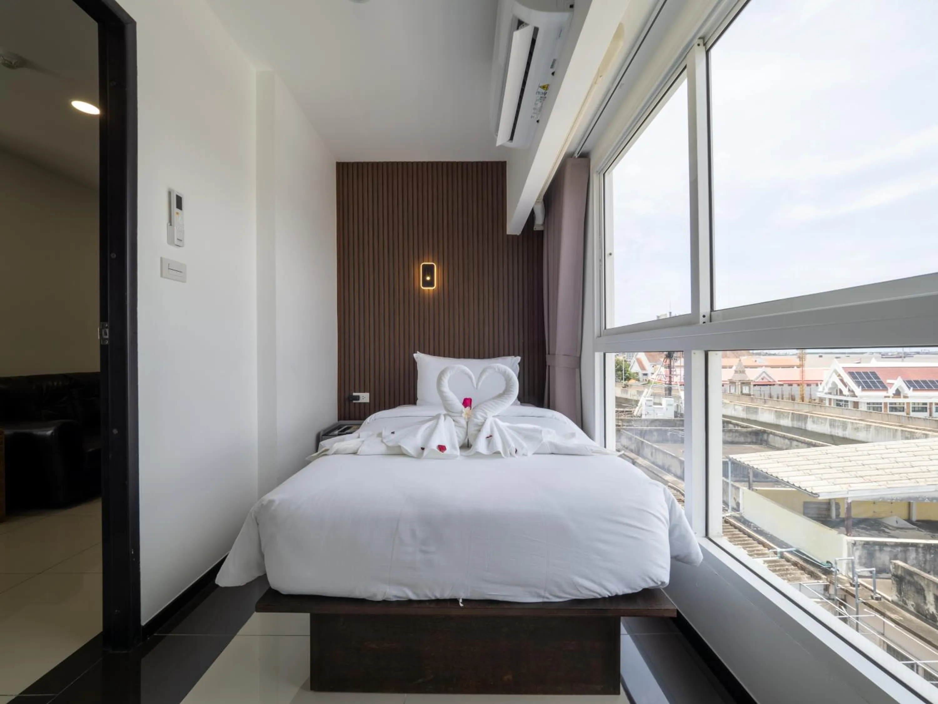 Bedroom, Bed in Samutprakarn Hotel