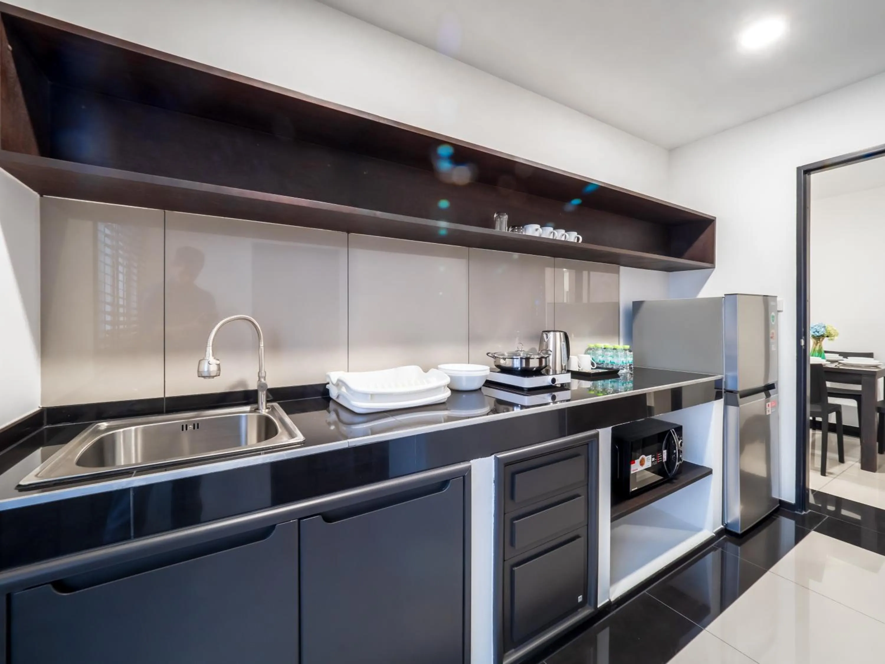 Kitchen or kitchenette in Samutprakarn Hotel