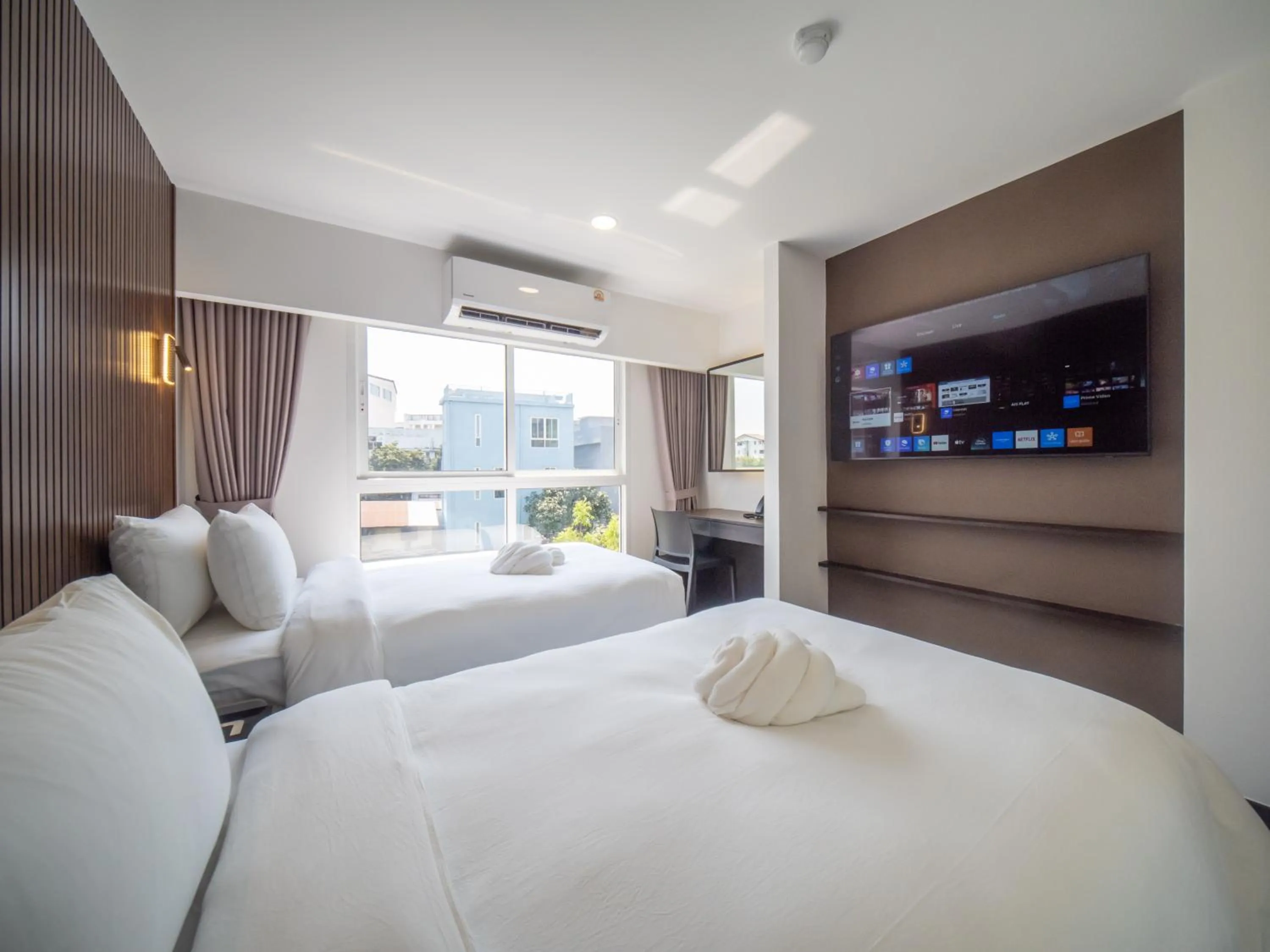 TV and multimedia, Bed in Samutprakarn Hotel
