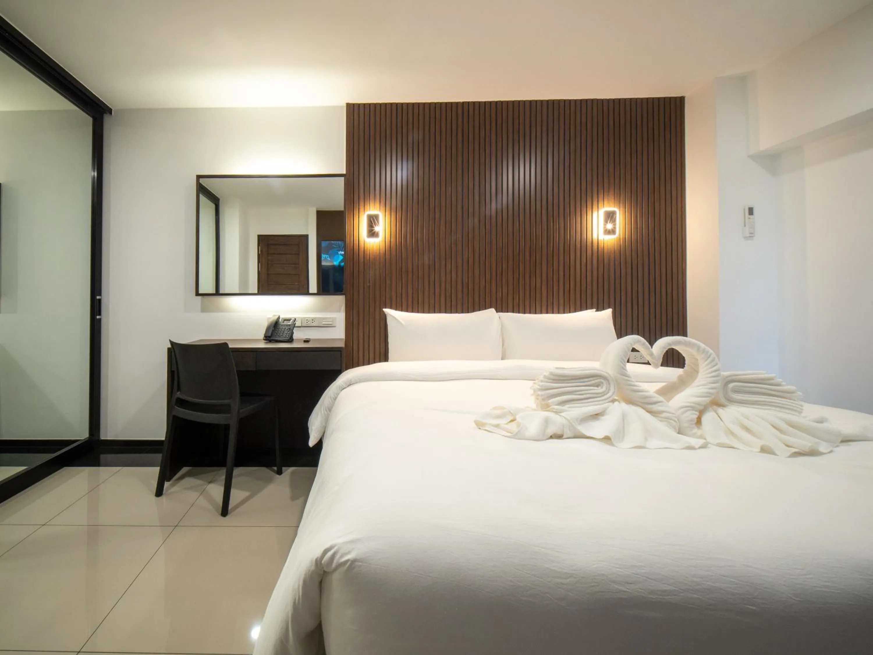 Bedroom, Bed in Samutprakarn Hotel