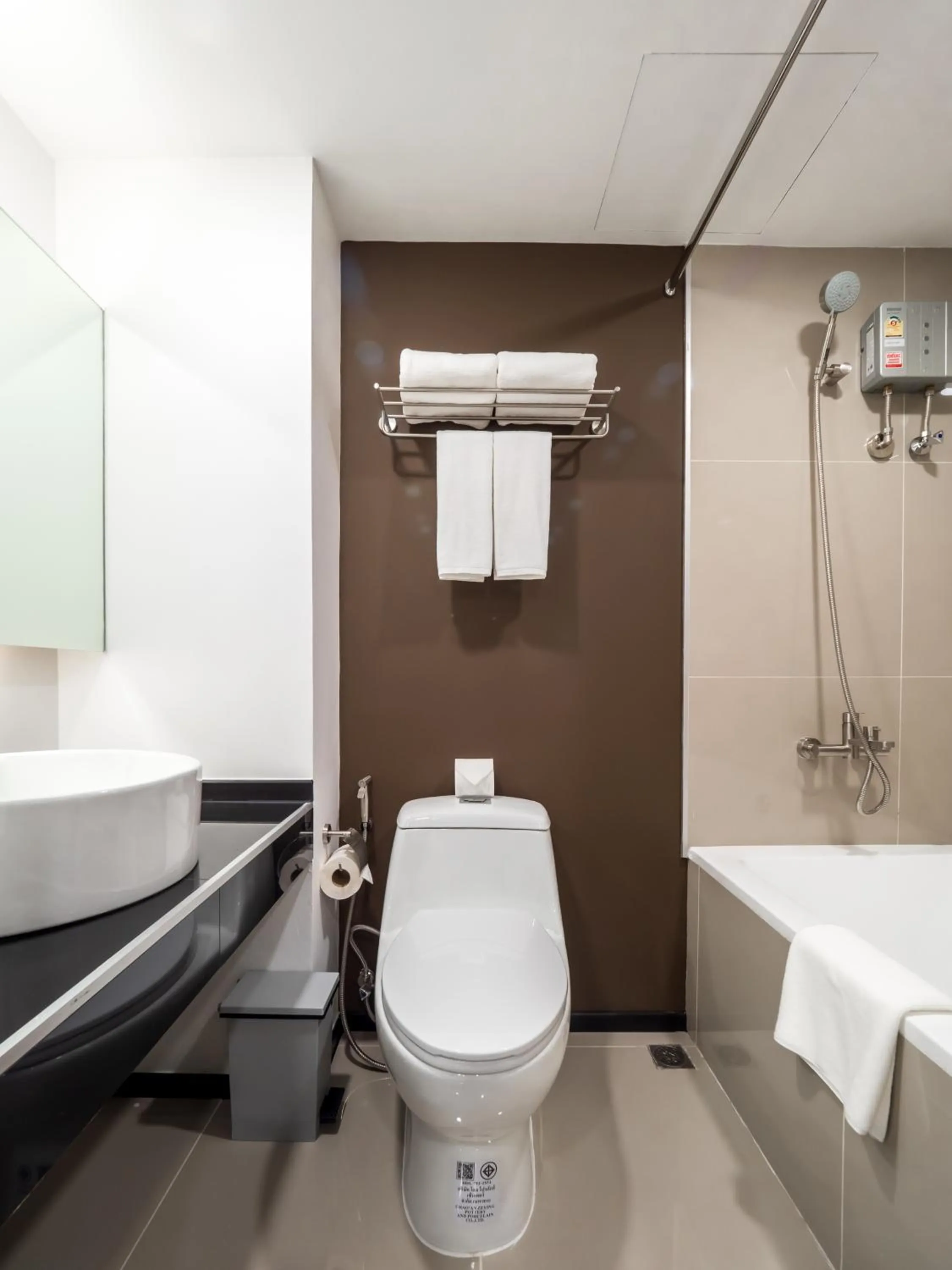 Bathroom in Samutprakarn Hotel