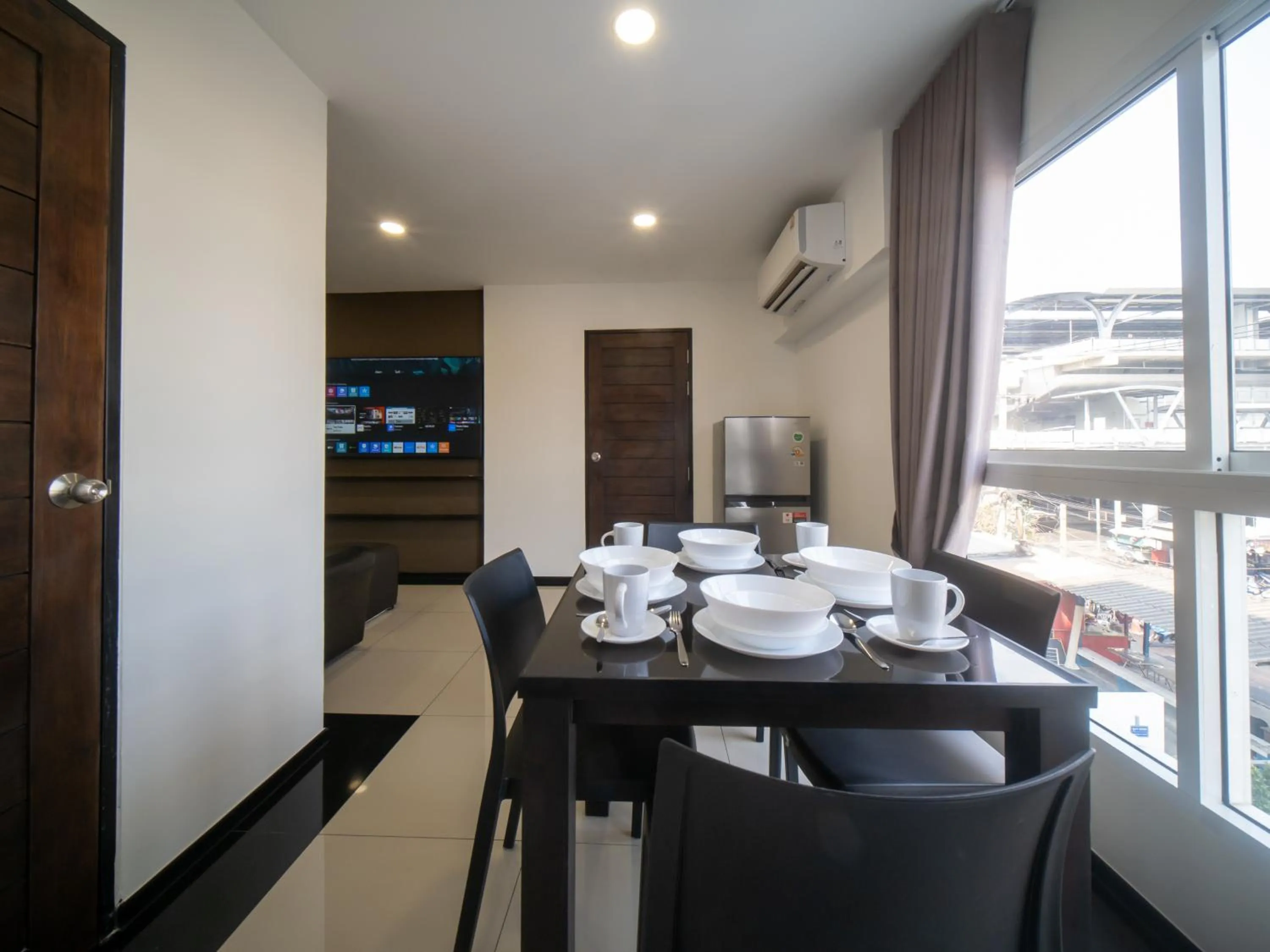 Dining area in Samutprakarn Hotel