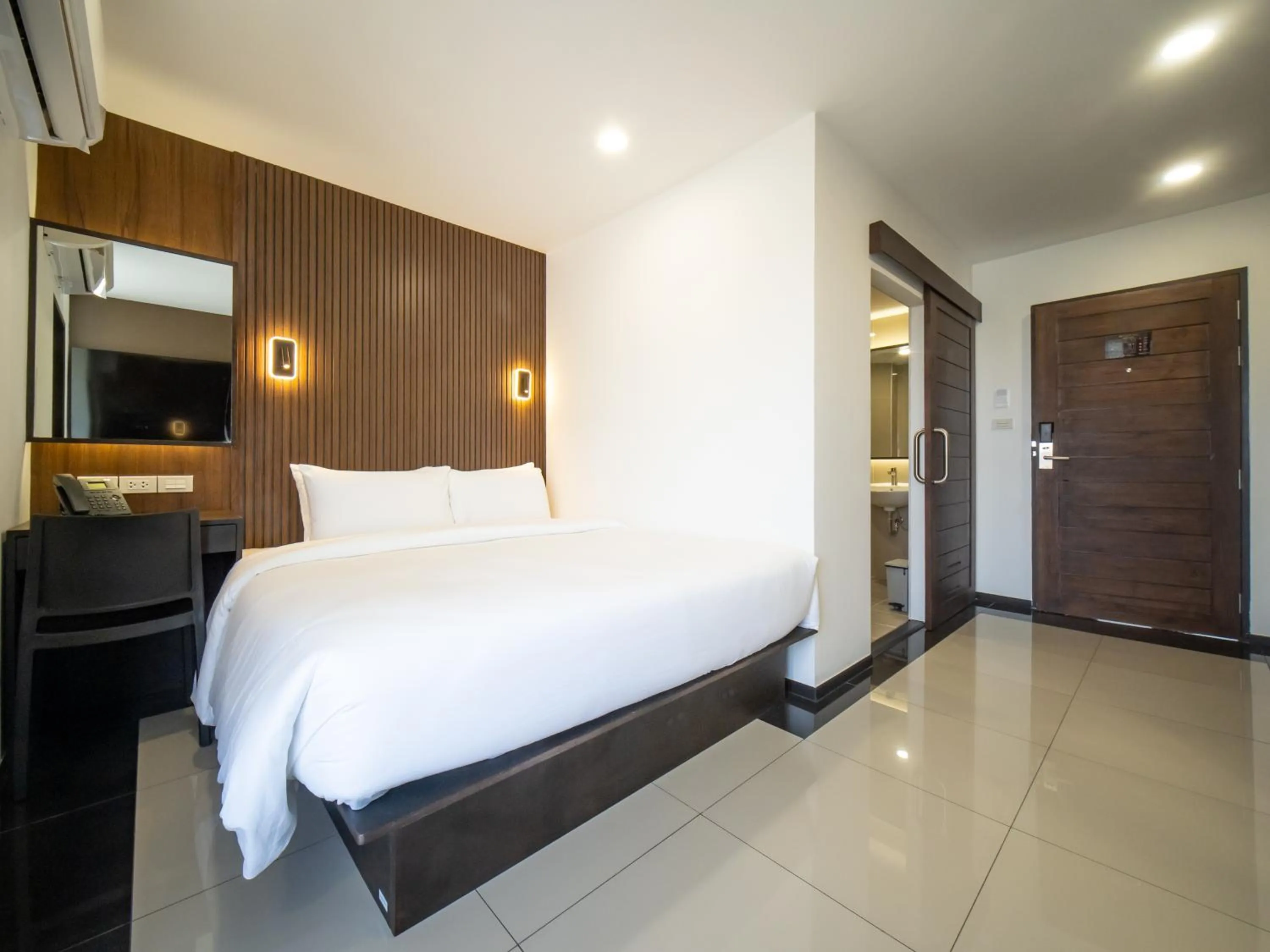 Bedroom, Bed in Samutprakarn Hotel