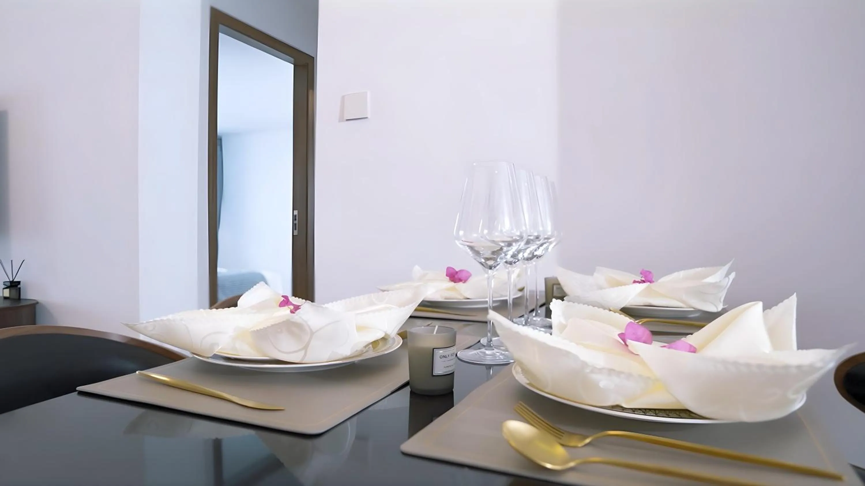 Dining area in Merton Holiday Inn