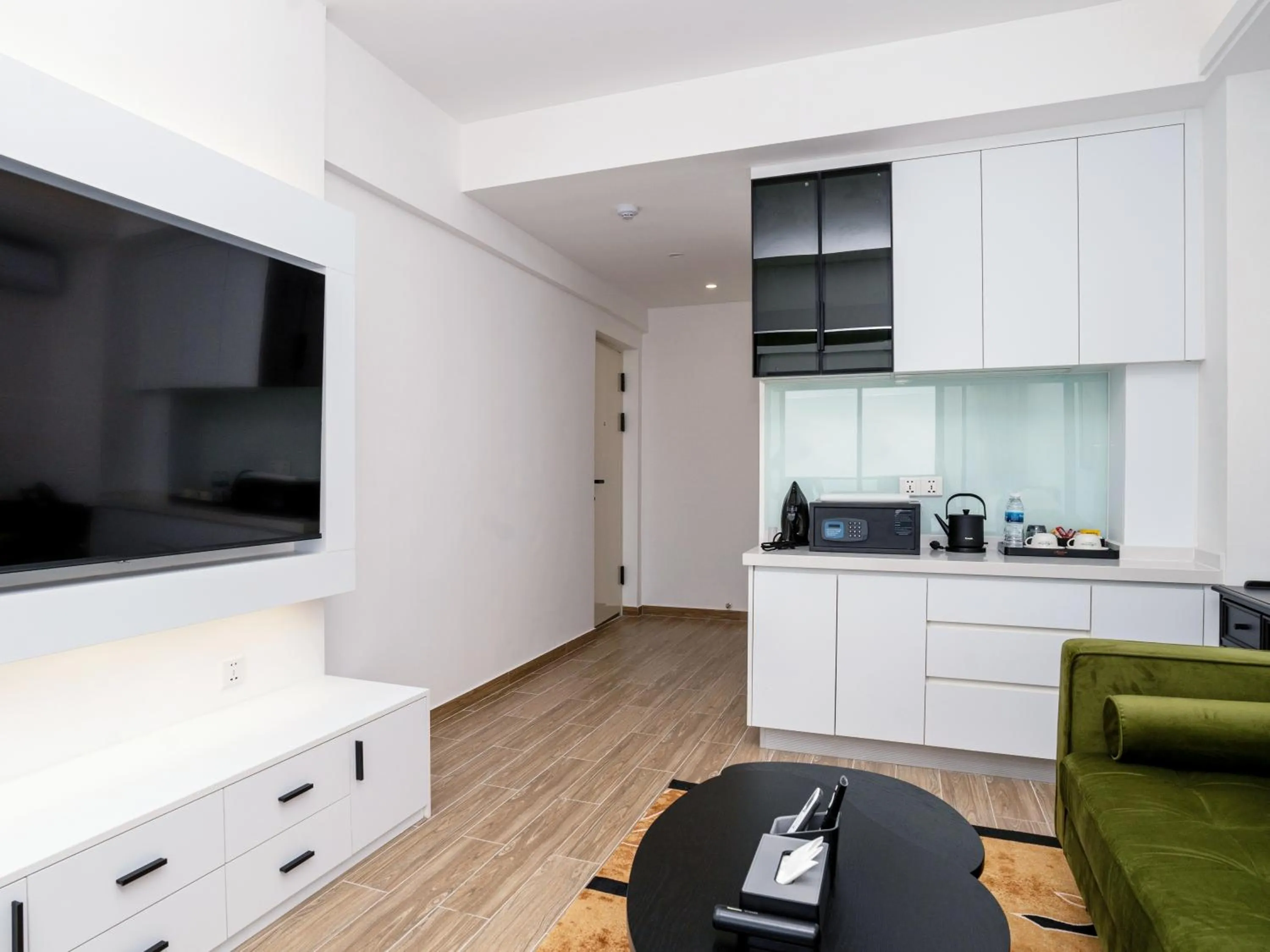 kitchen in Merton Holiday Inn