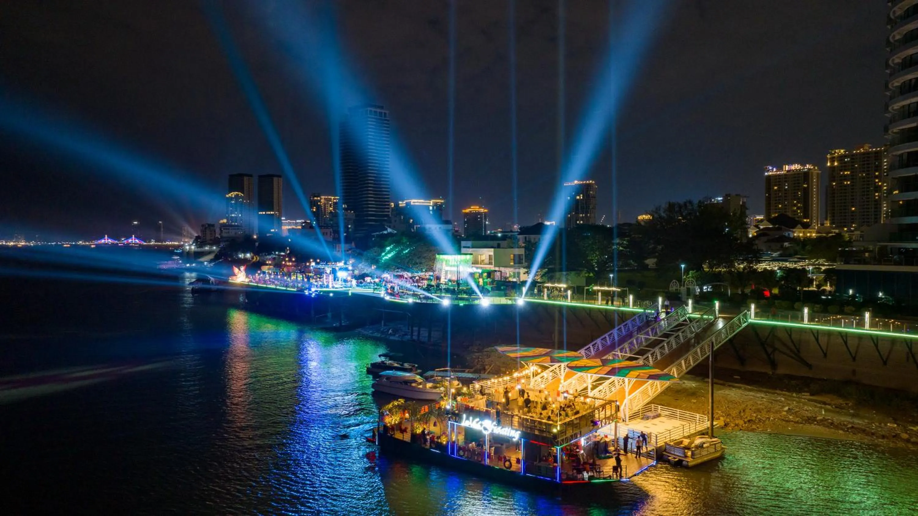 Aqua park in Merton Holiday Inn