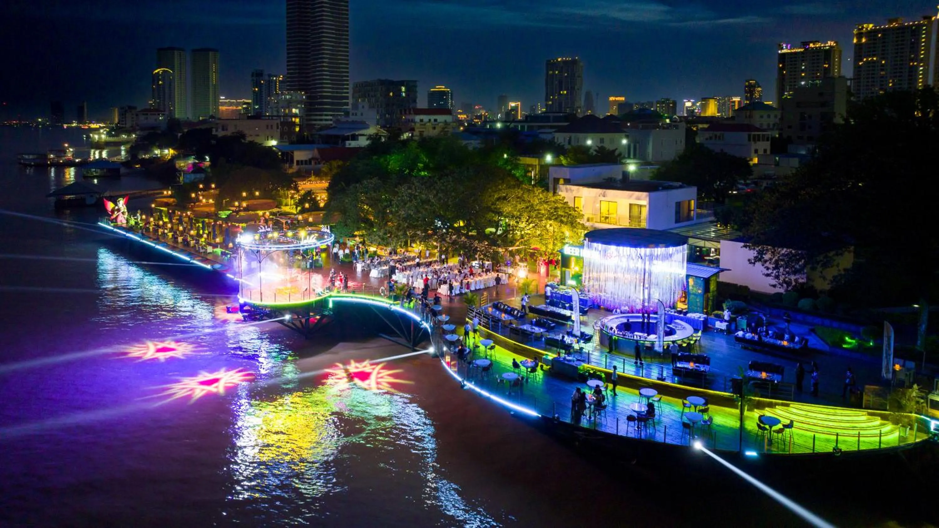 Restaurant/places to eat in Merton Holiday Inn