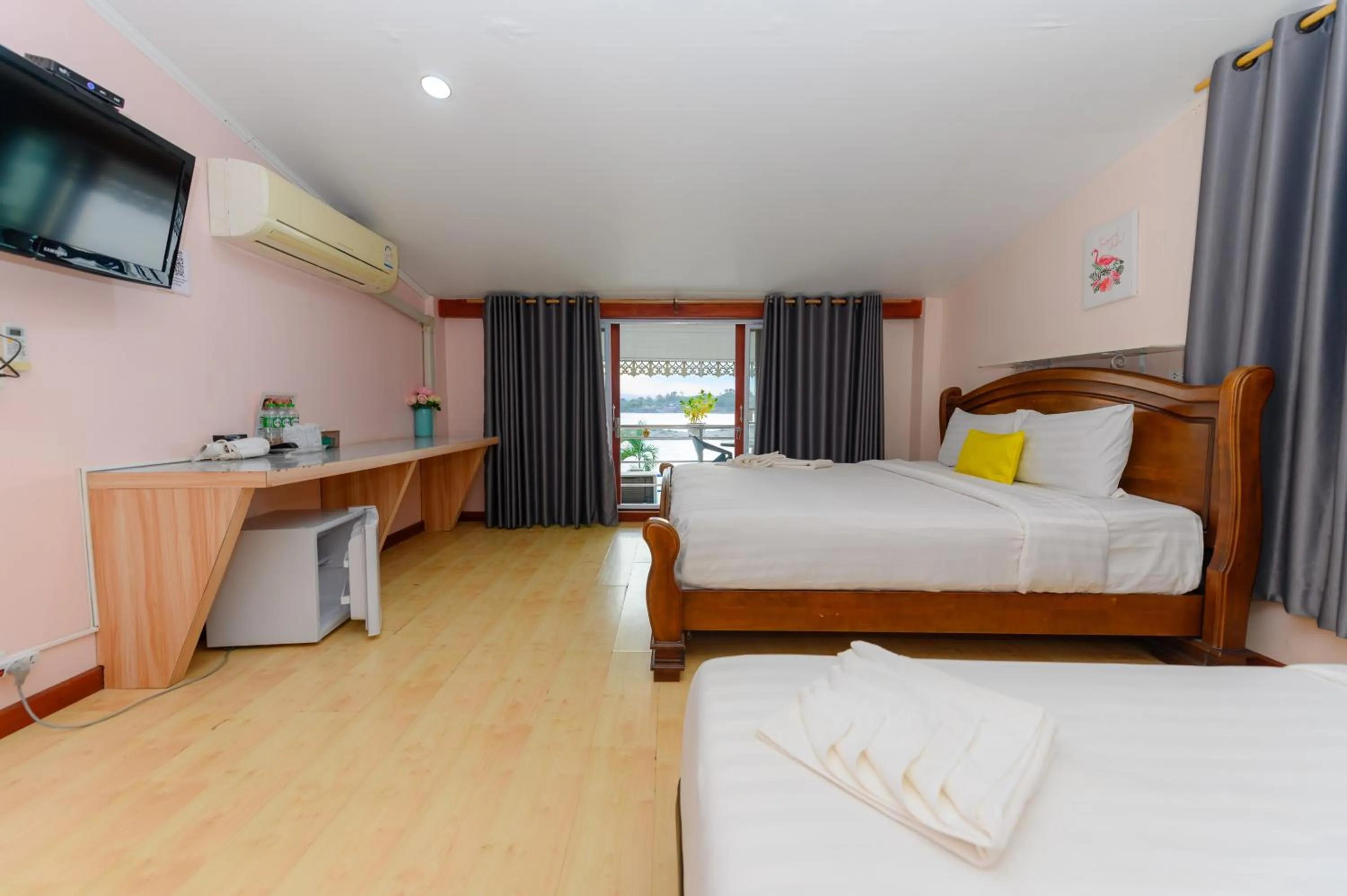 View (from property/room), Bed in Kongkhamkoon Hotel