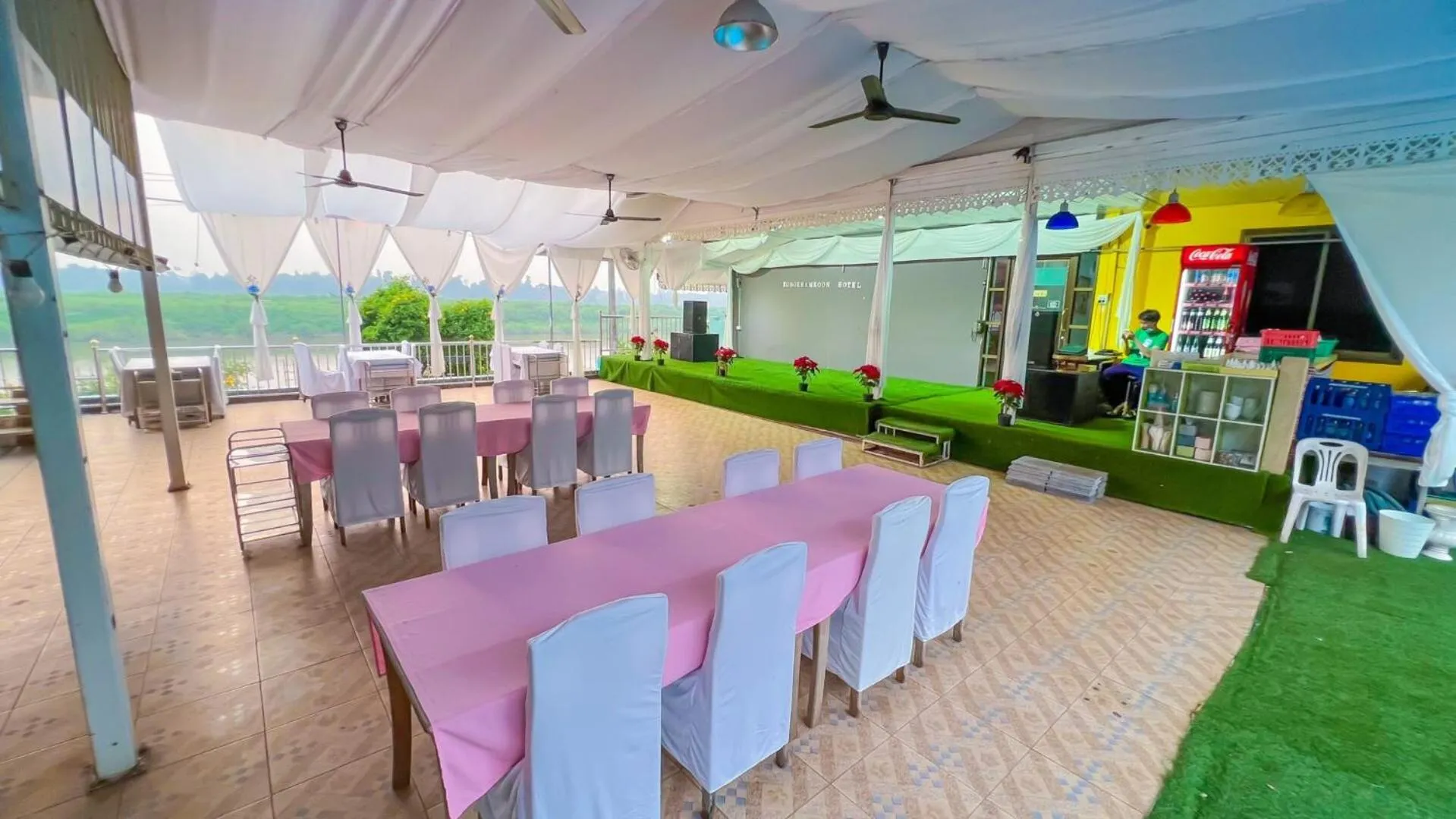 Restaurant/places to eat in Kongkhamkoon Hotel