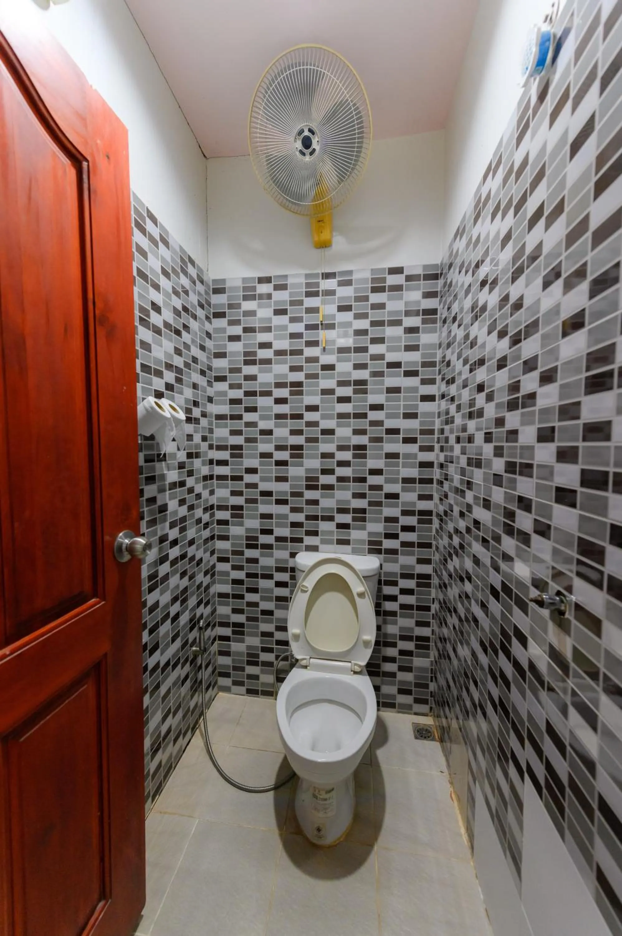 Bathroom in Kongkhamkoon Hotel