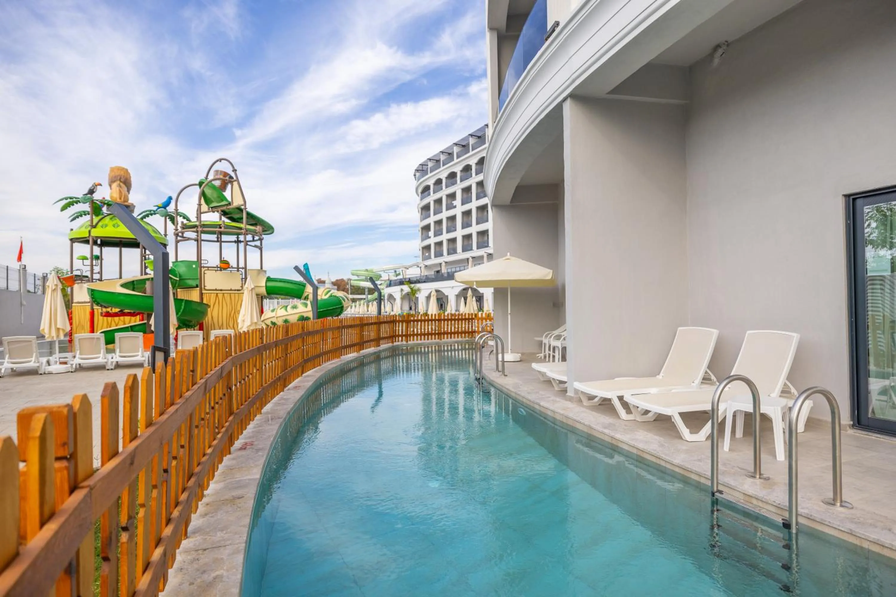 Side Moon Palace Hotel