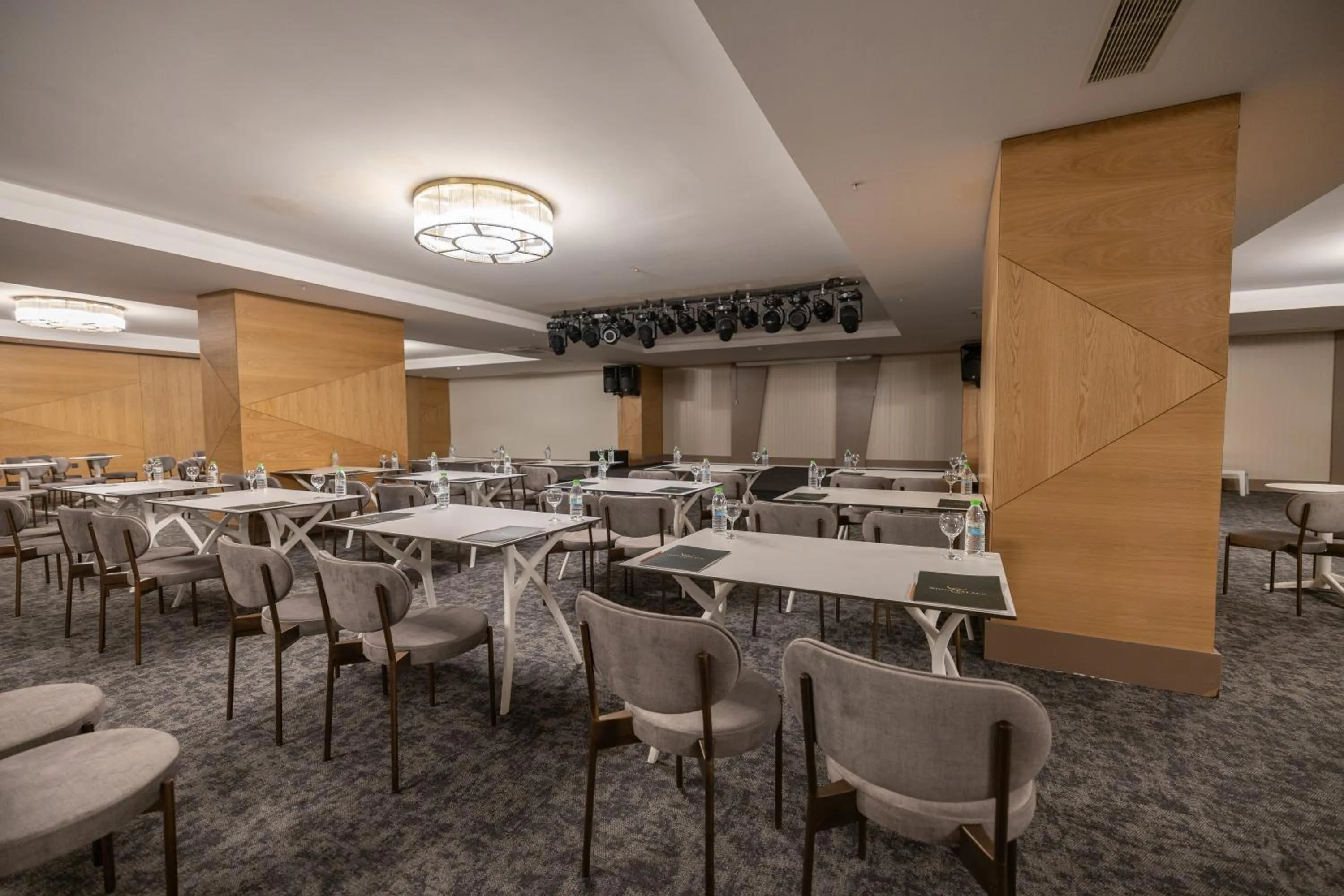 Side Moon Palace Hotel