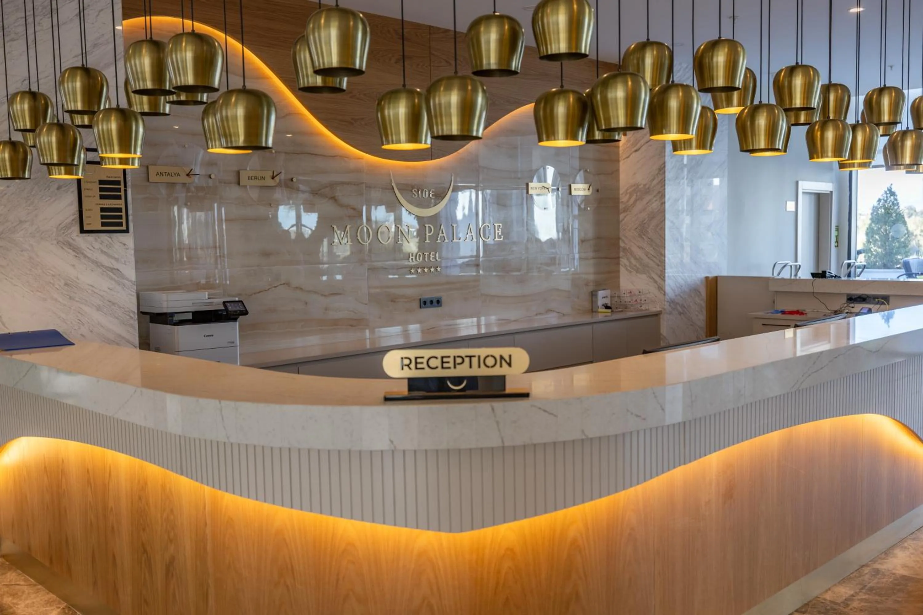 Side Moon Palace Hotel