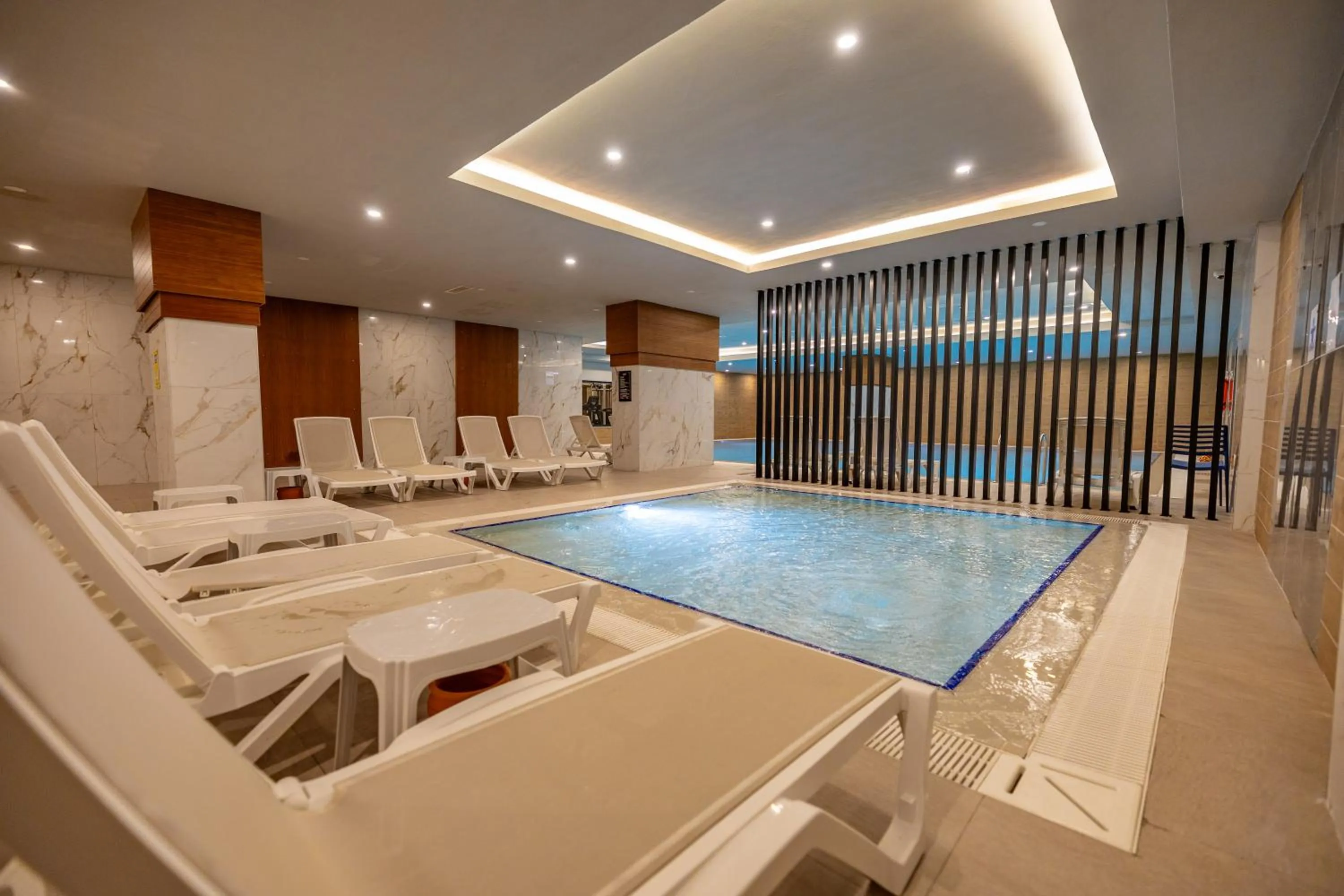 Side Moon Palace Hotel