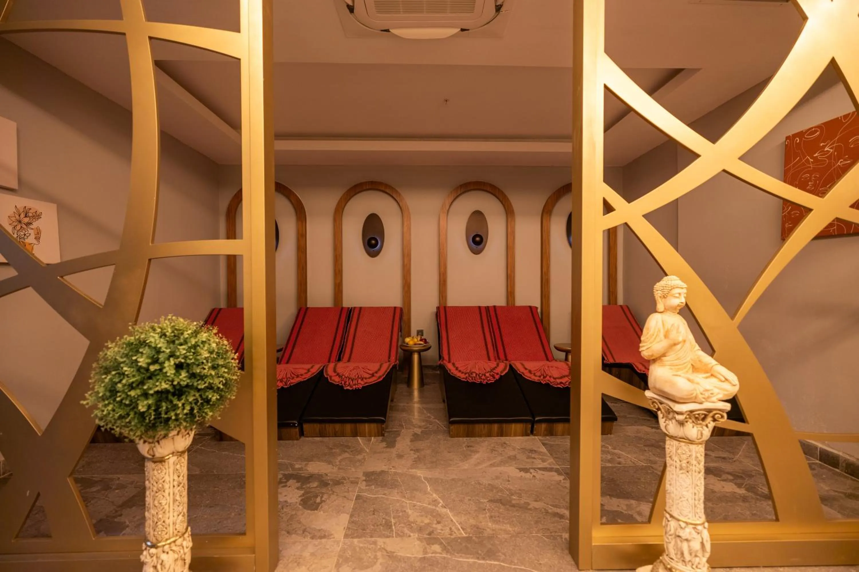 Side Moon Palace Hotel