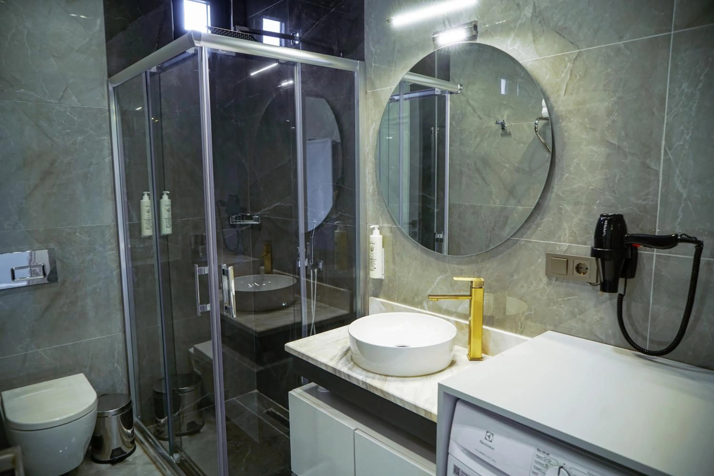 Shower in Elite World Homes Istanbul Bosphorus