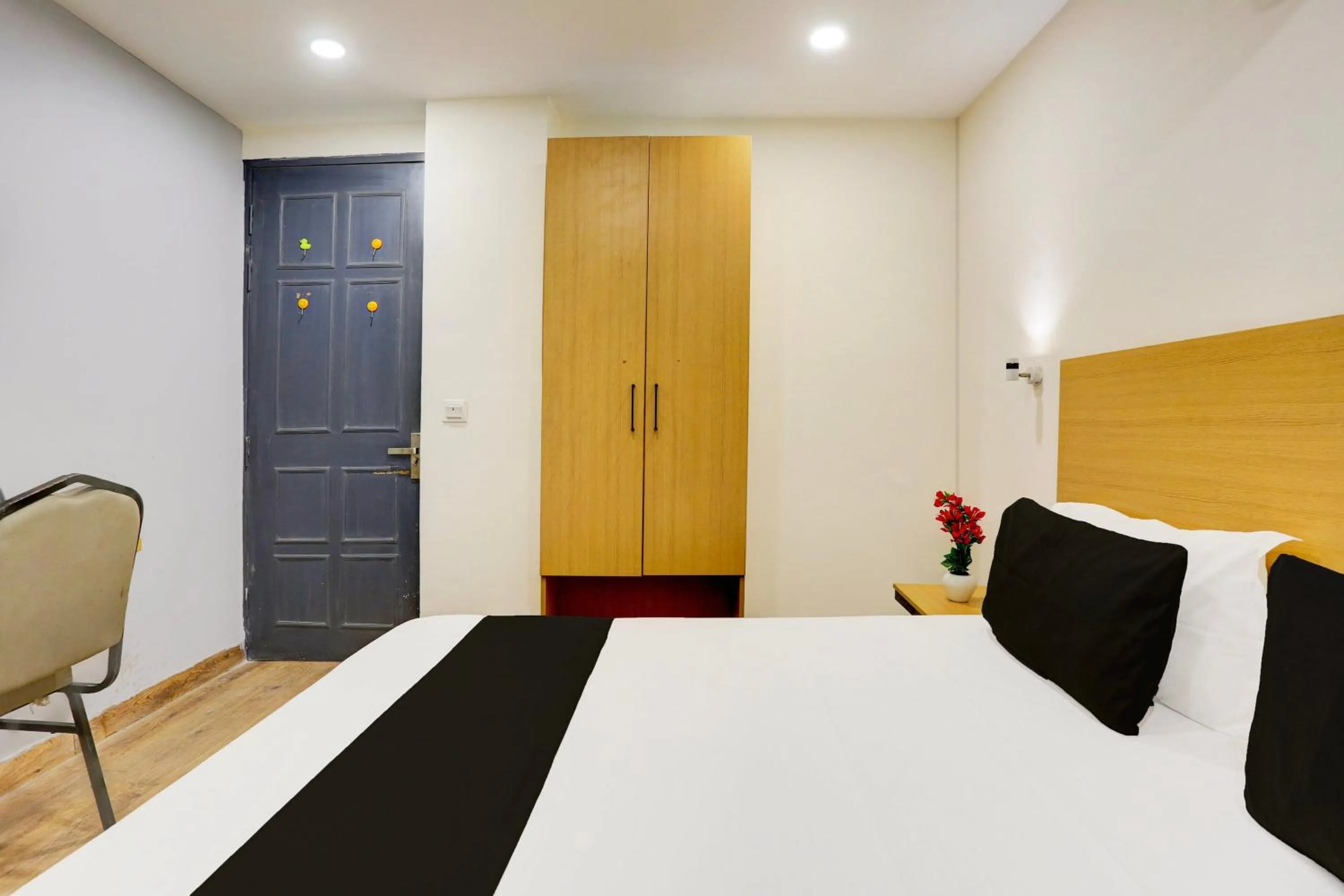 Bedroom, Bed in Super Hotel O Near Uttam Nagar East Metro