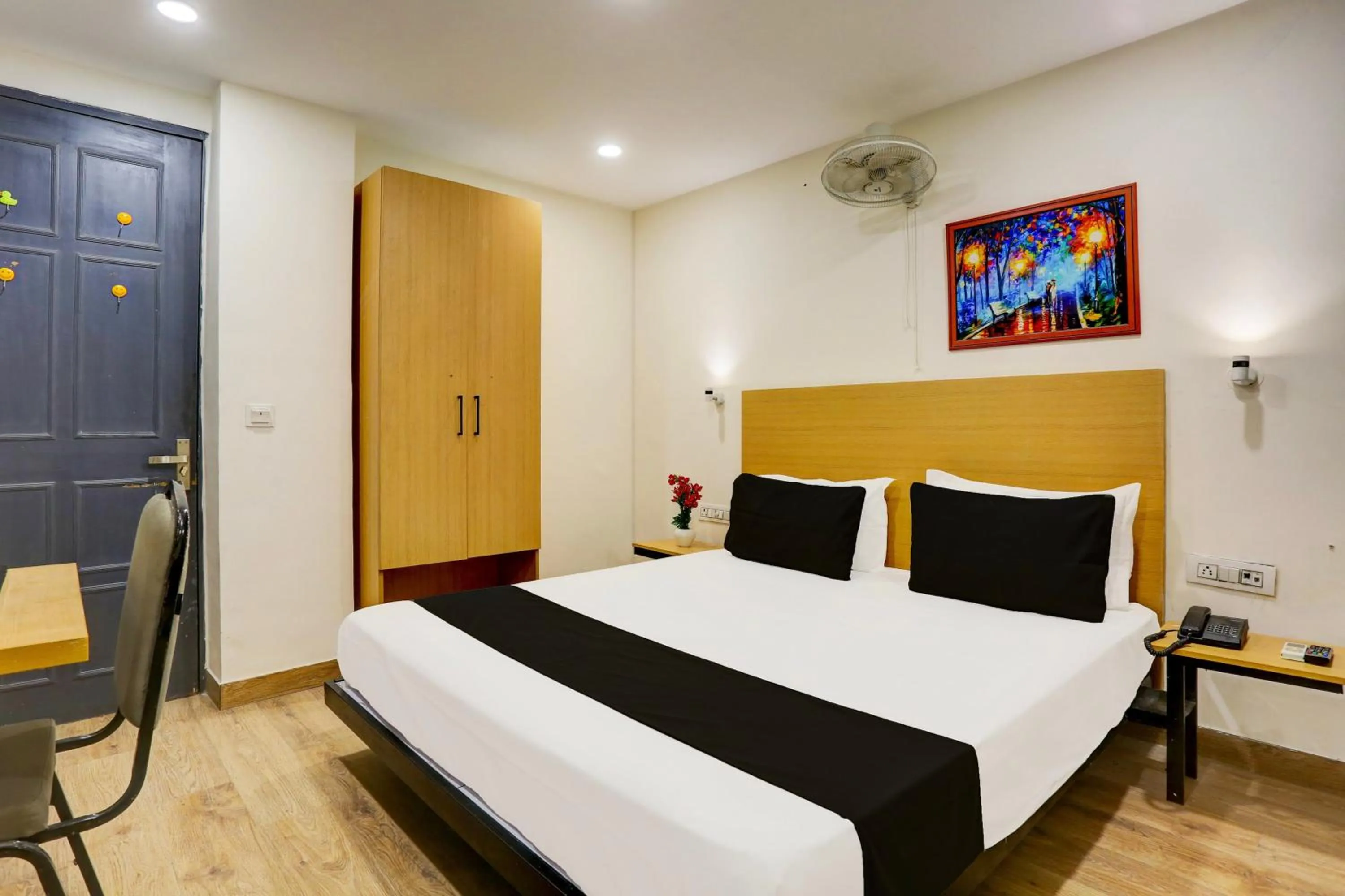 Bedroom, Bed in Super Hotel O Near Uttam Nagar East Metro