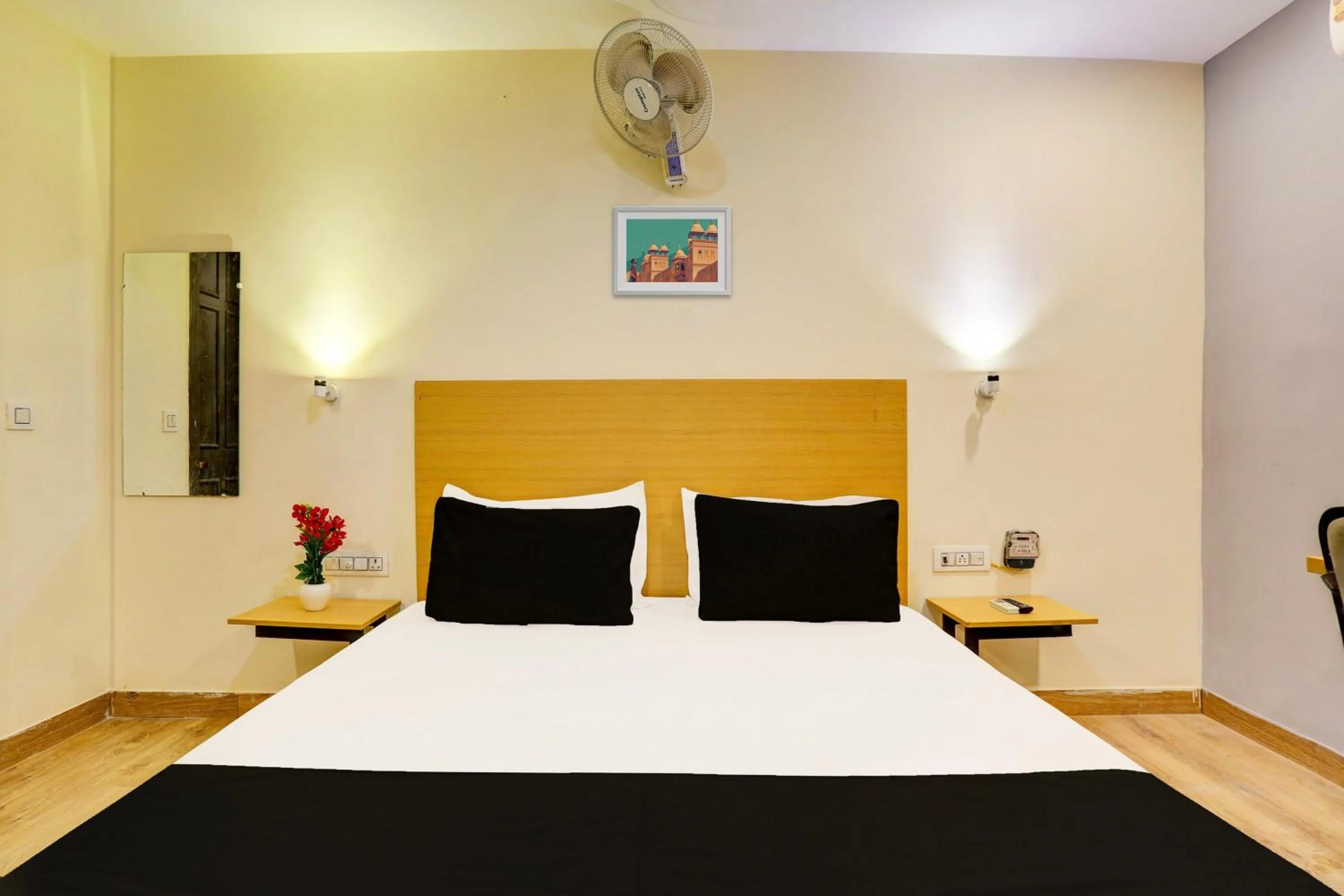 Bedroom, Bed in Super Hotel O Near Uttam Nagar East Metro