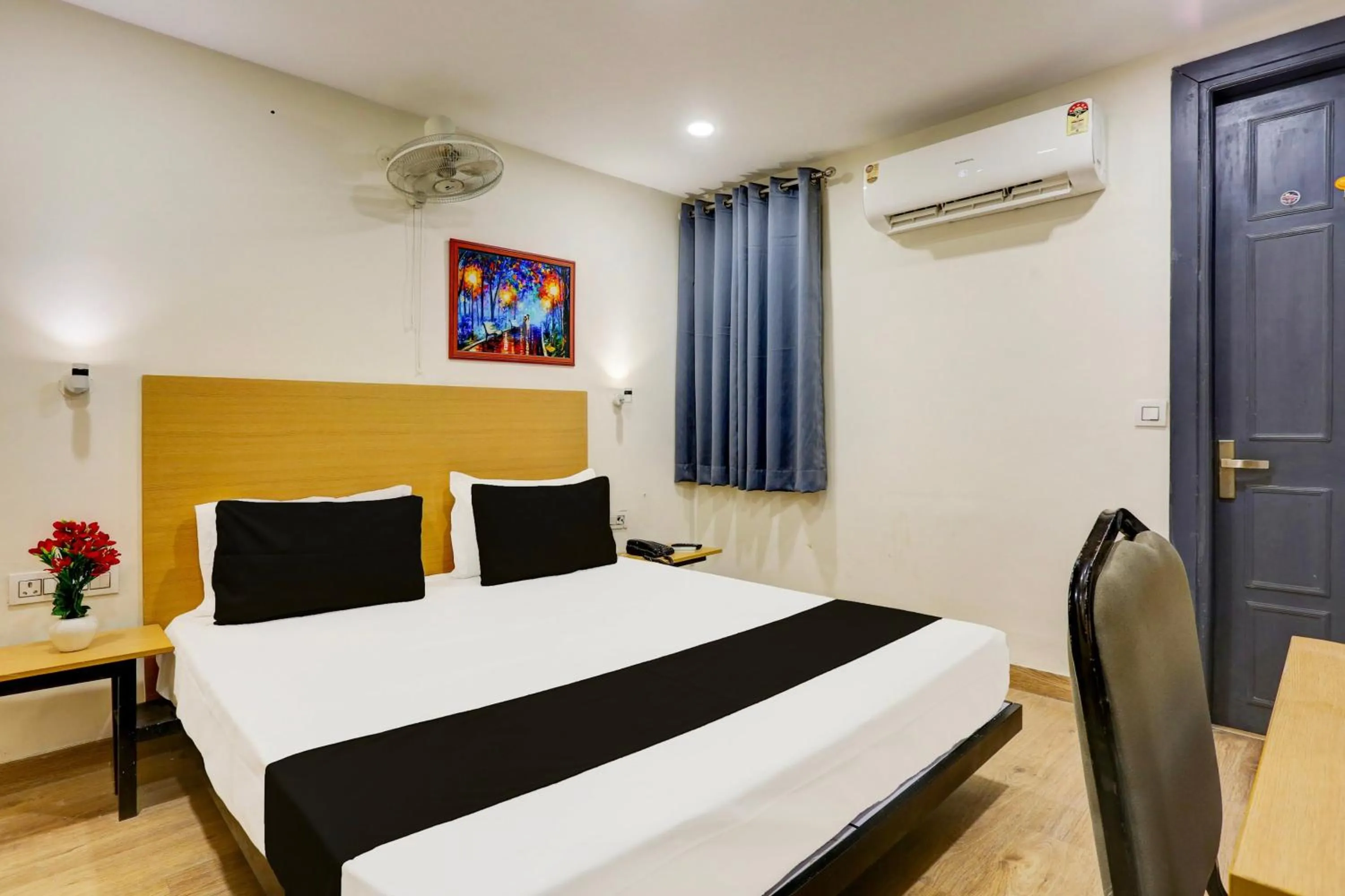 Bedroom, Bed in Super Hotel O Near Uttam Nagar East Metro
