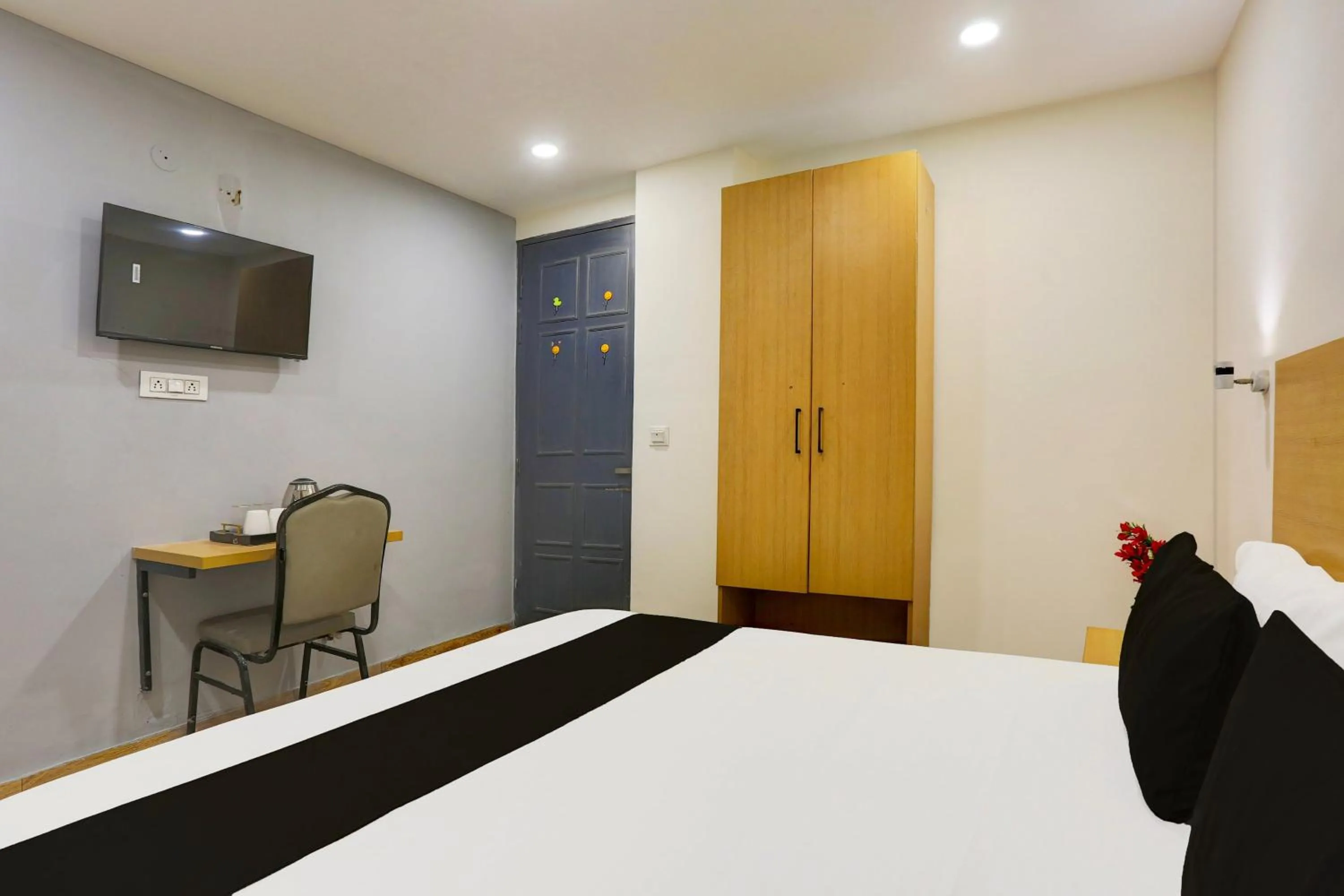 Bedroom, Bed in Super Hotel O Near Uttam Nagar East Metro