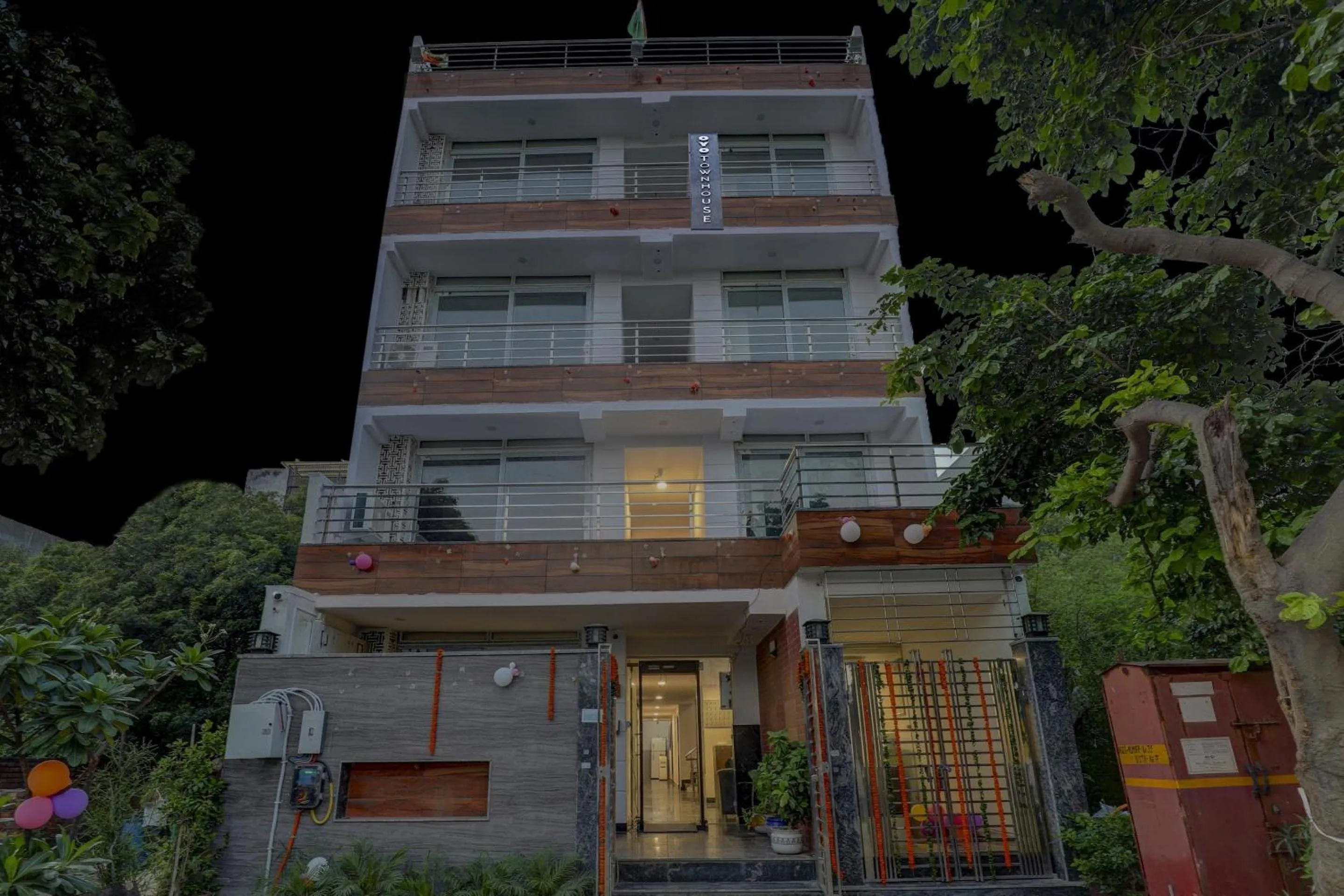 Facade/entrance in Super Townhouse Roadway Inn