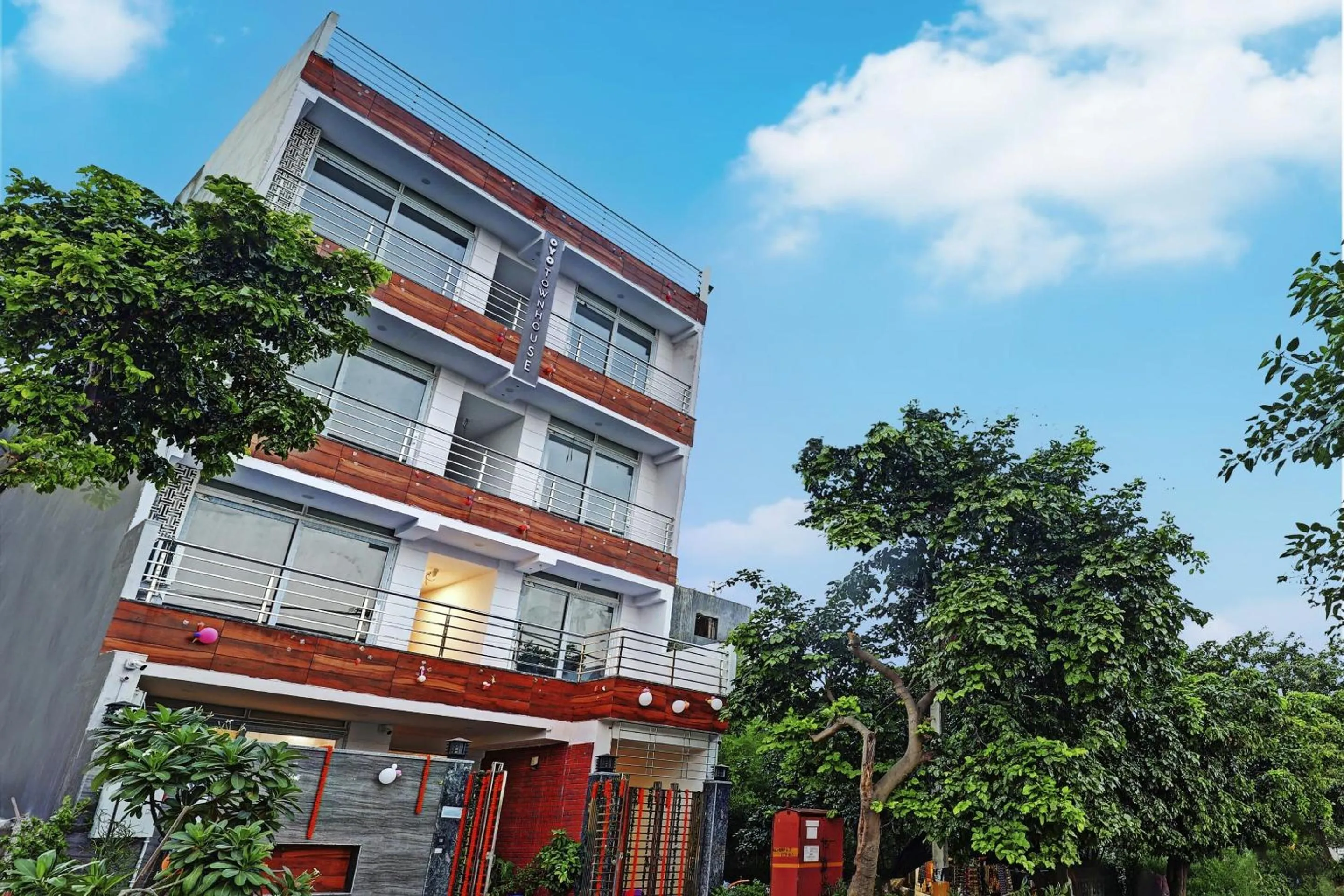 Facade/entrance in Super Townhouse Roadway Inn