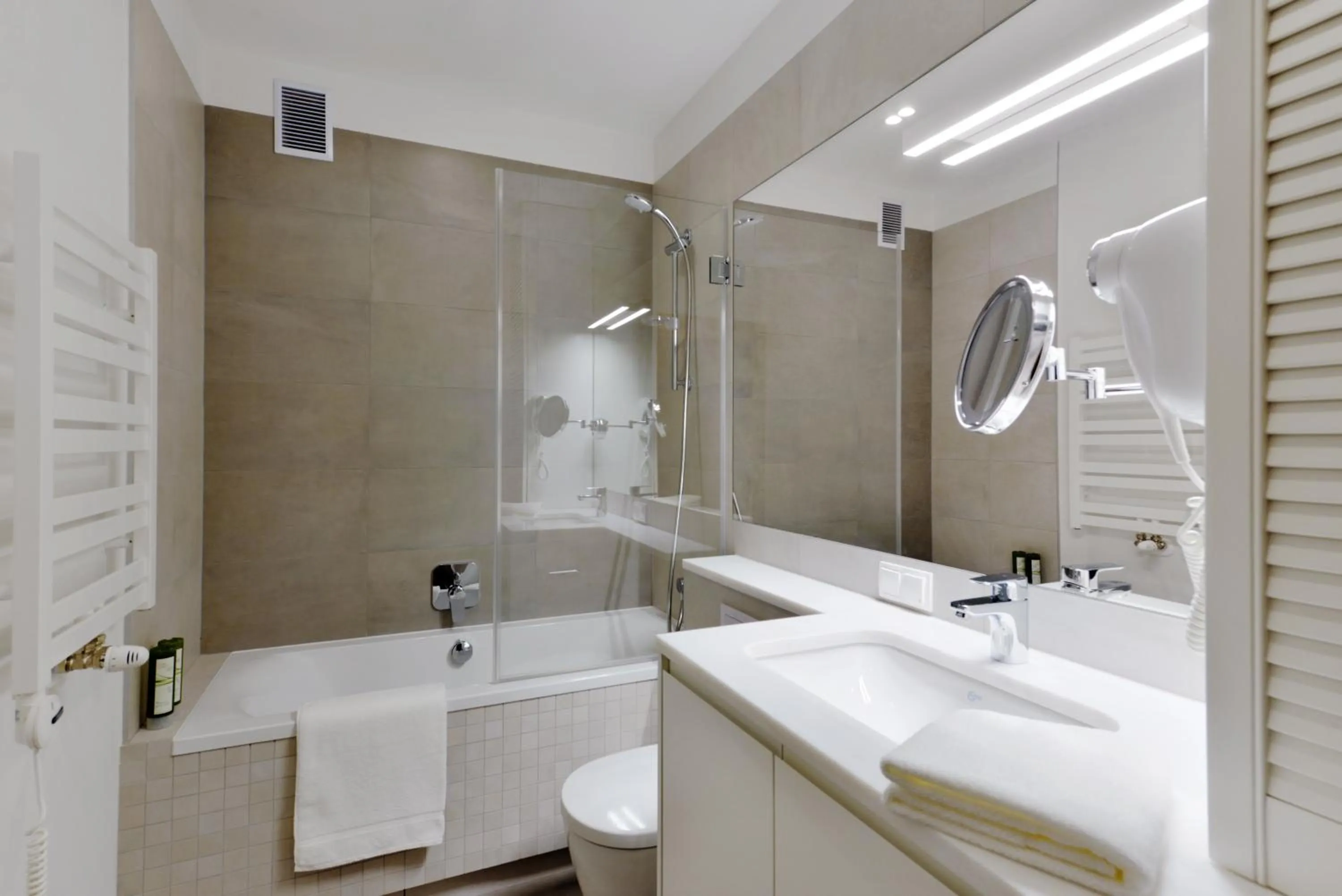 Bathroom in STRADONIA Serviced Apartments