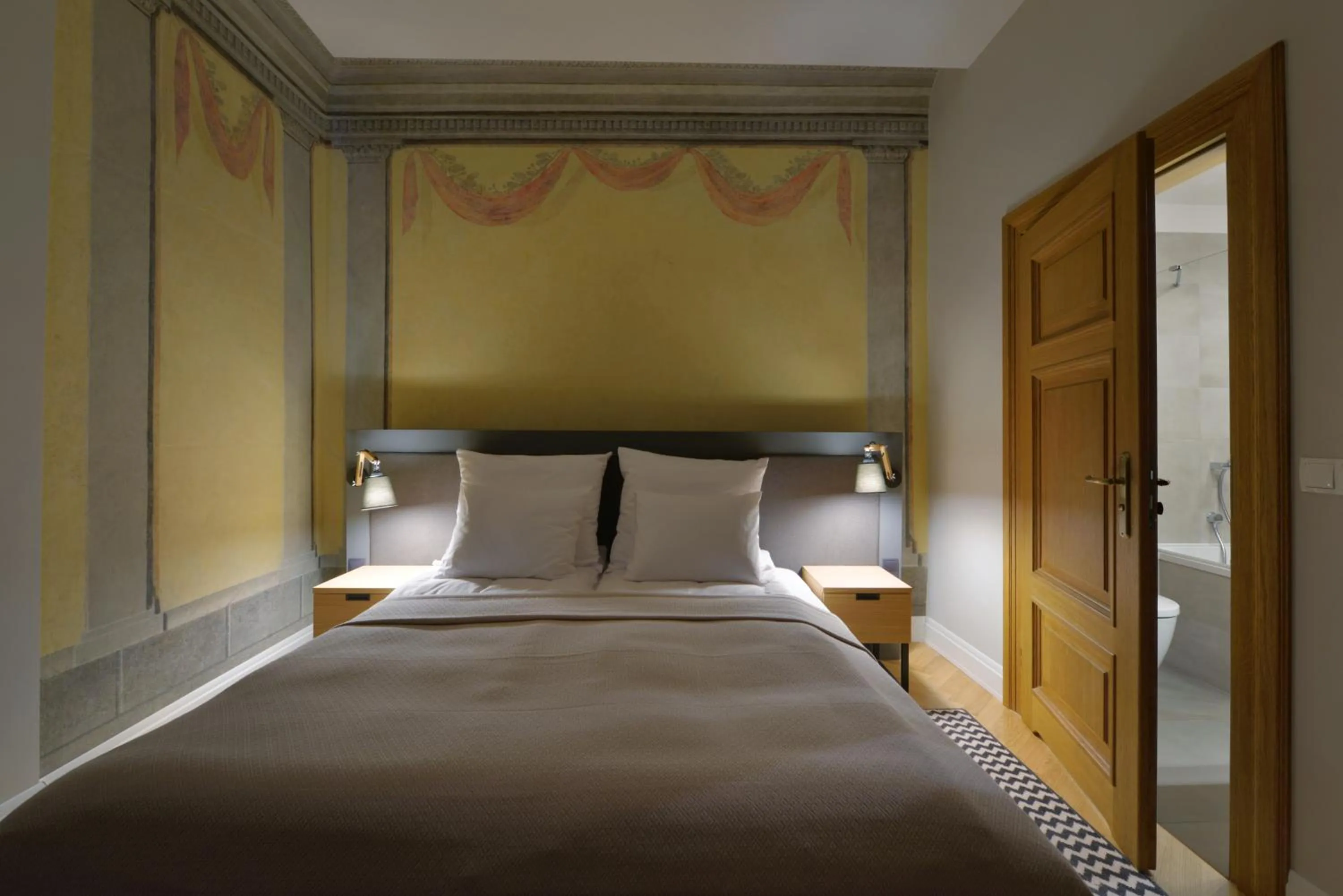 Decorative detail, Bed in STRADONIA Serviced Apartments