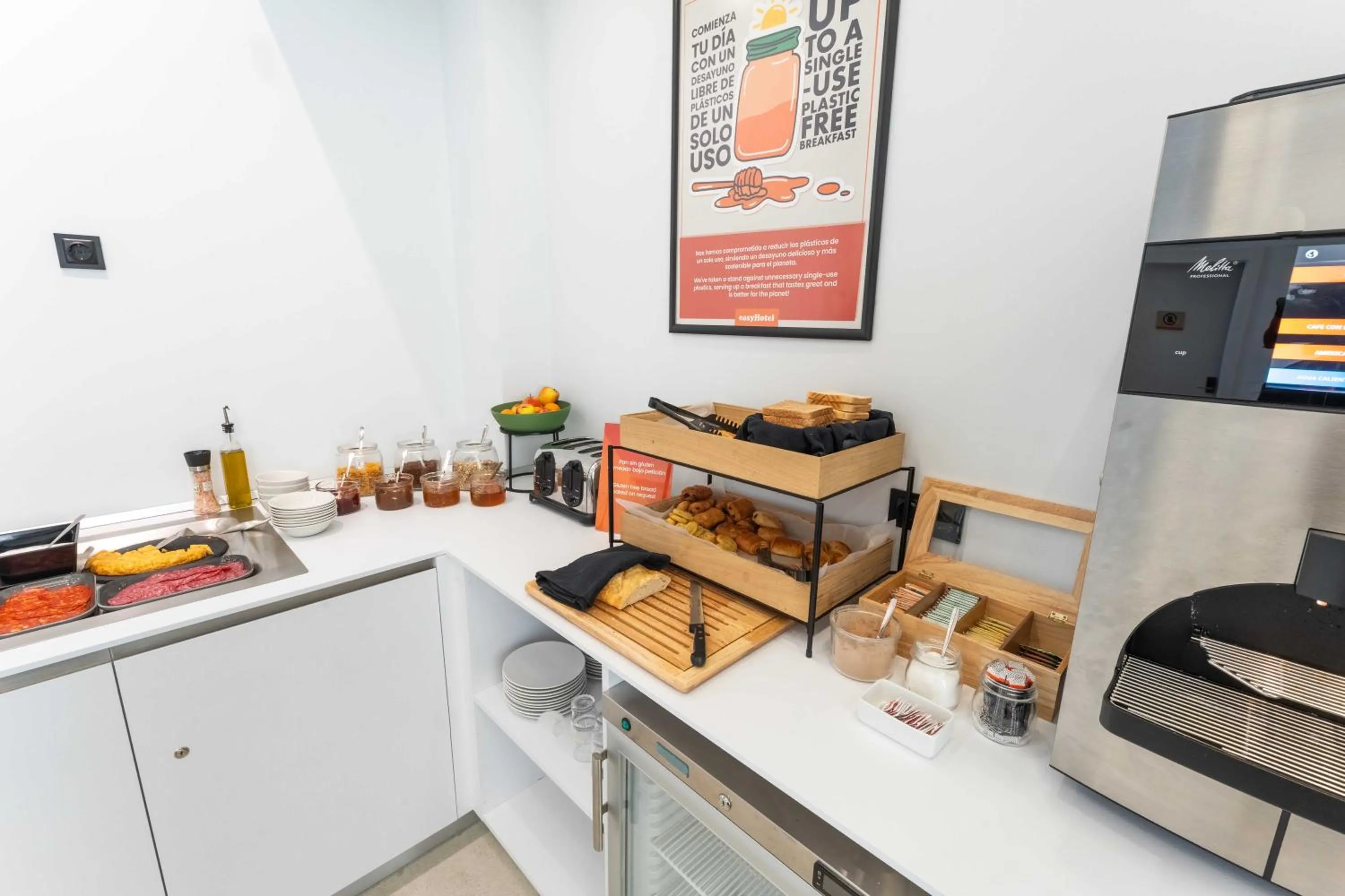 Buffet breakfast in easyHotel Madrid Alcala