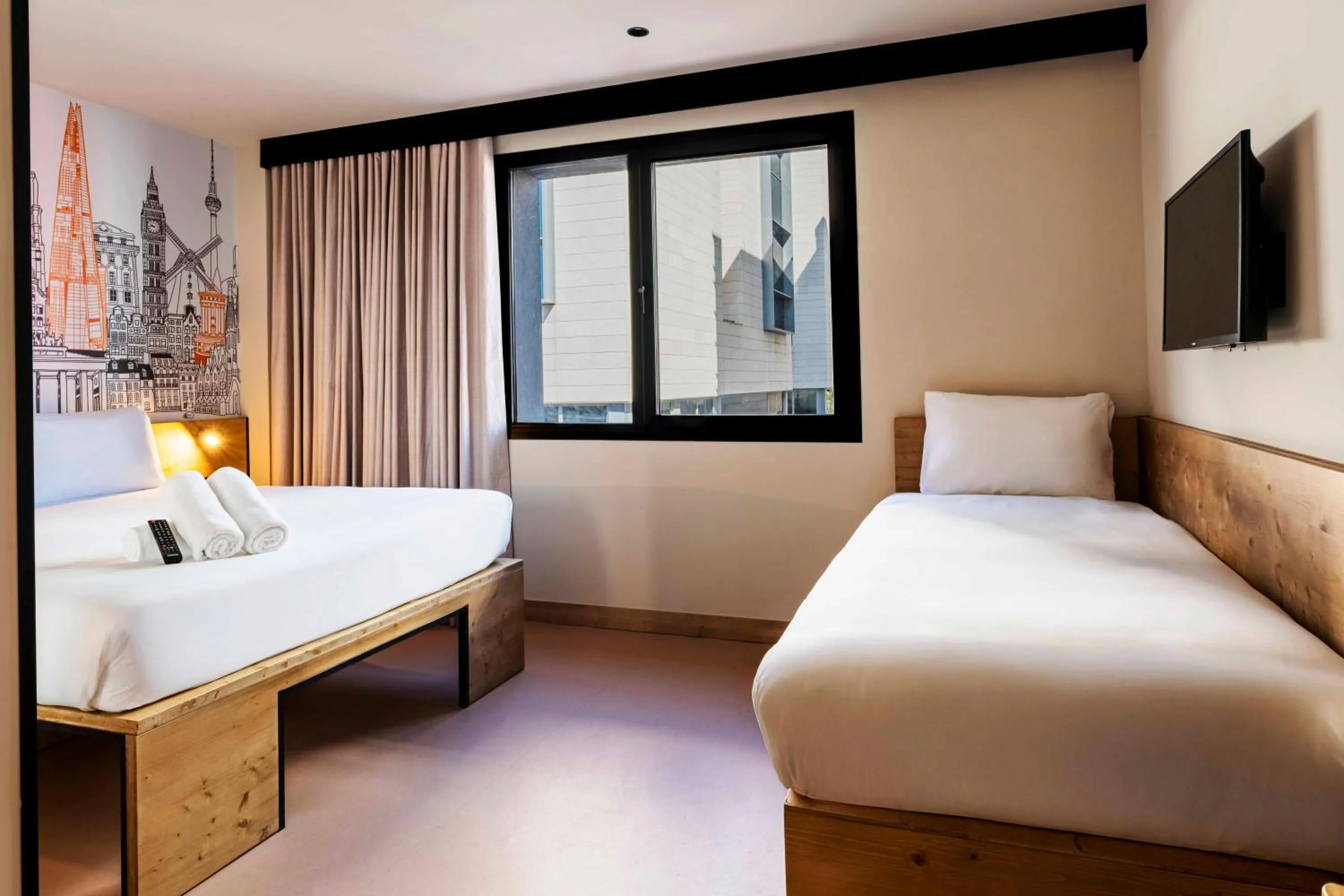 Bedroom, Bed in easyHotel Madrid Alcala