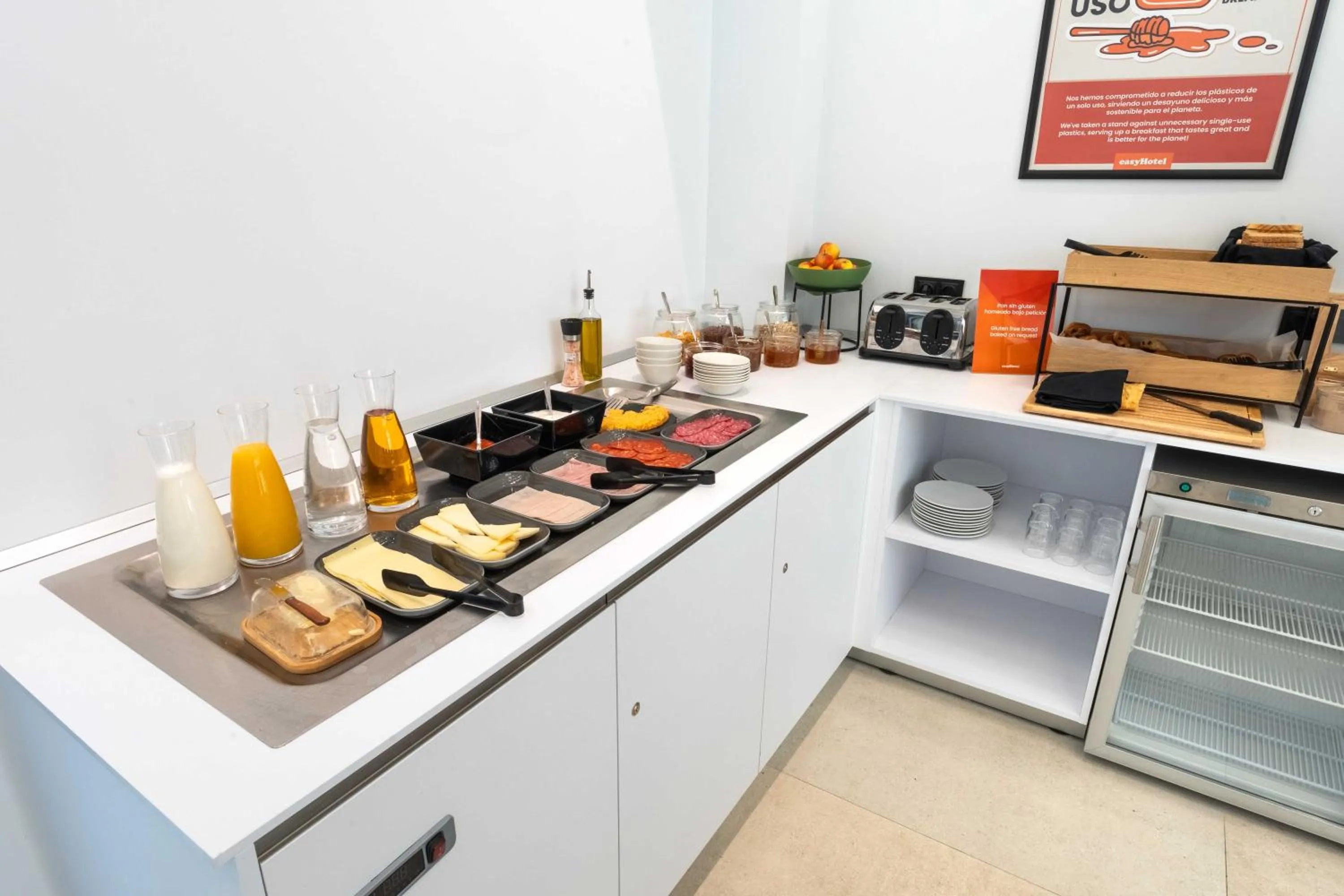 Restaurant/places to eat in easyHotel Madrid Alcala