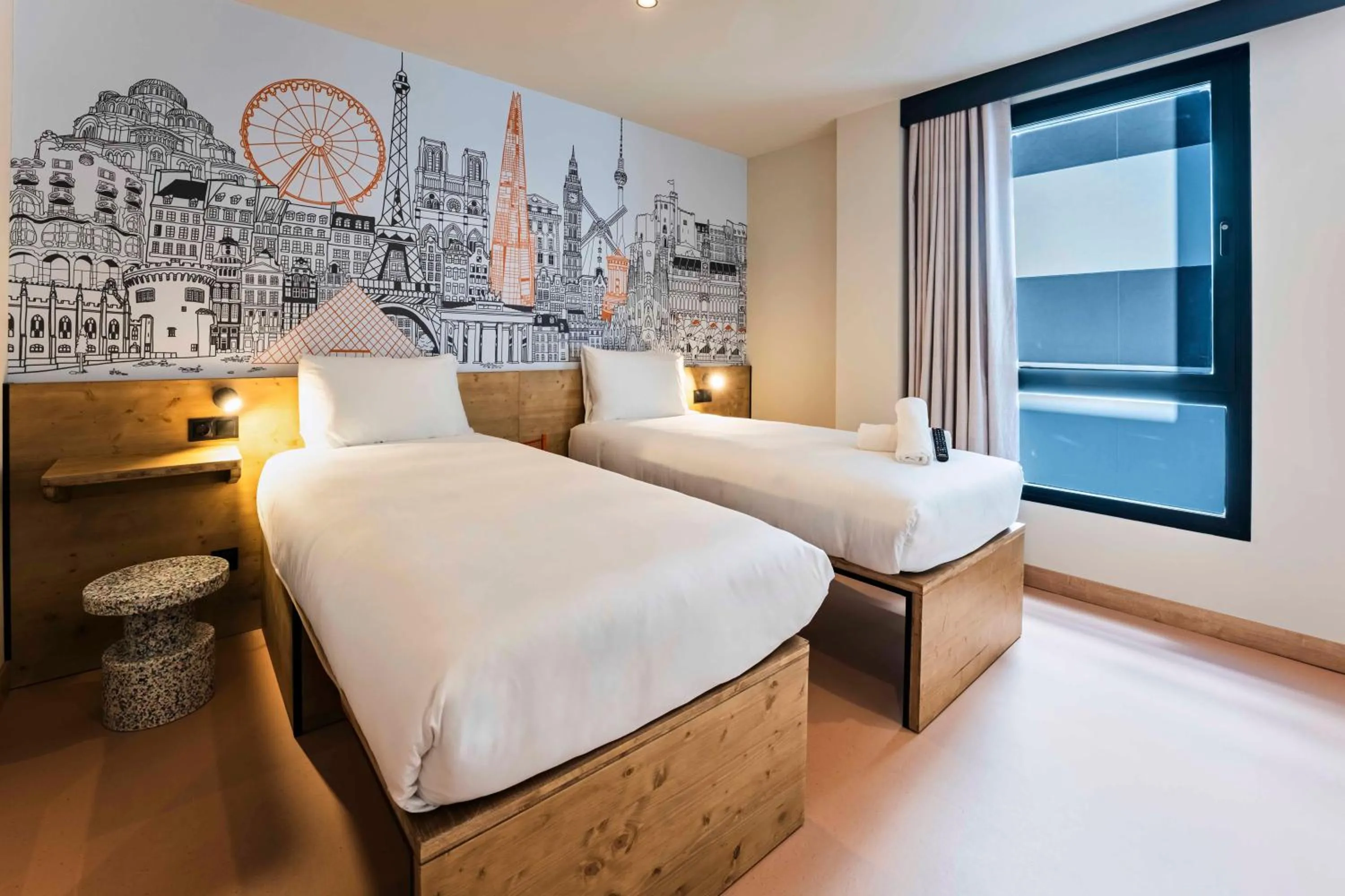 Bedroom, Bed in easyHotel Madrid Alcala