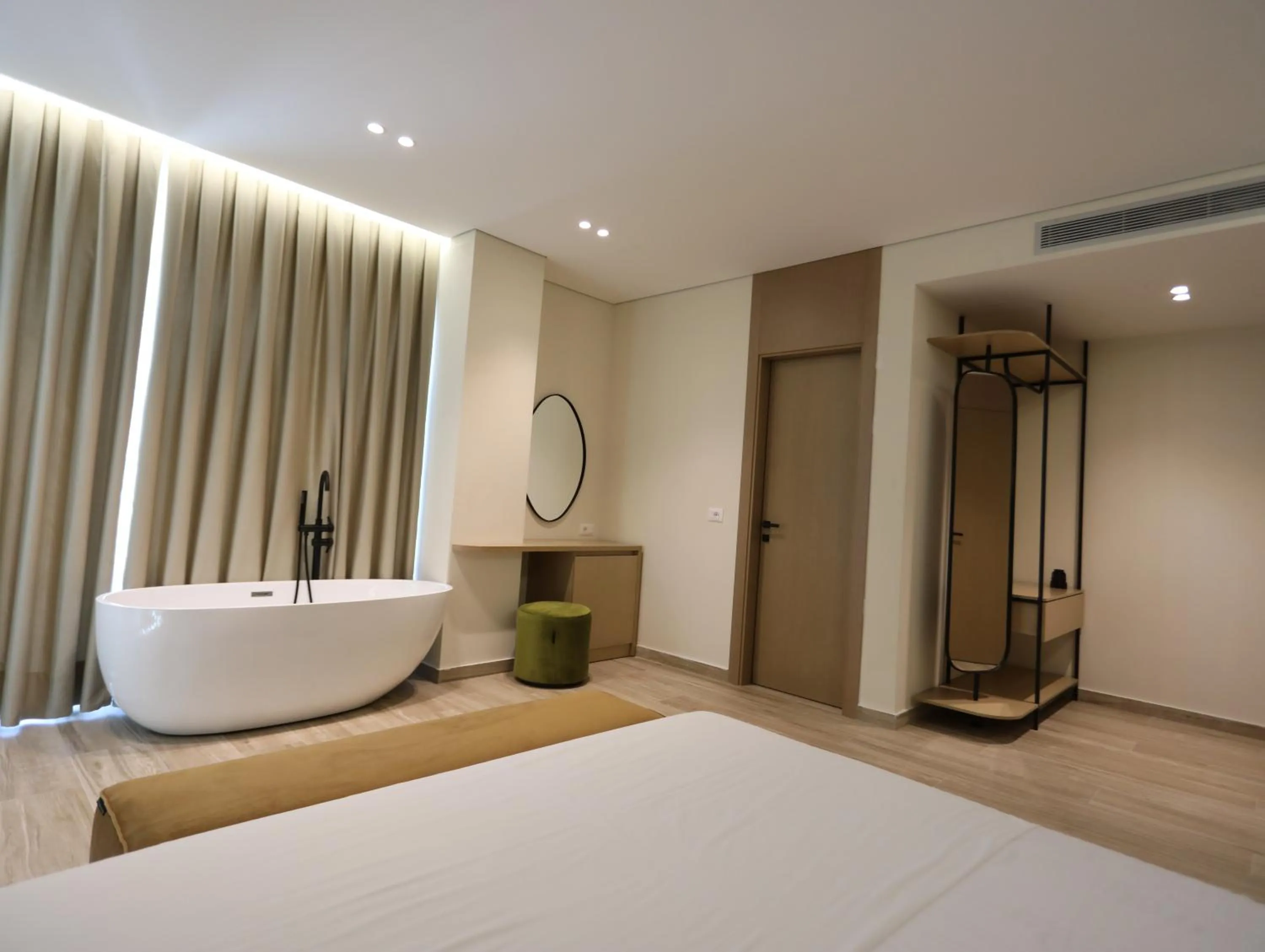 Photo of the whole room, Bed in Avenue Hotel