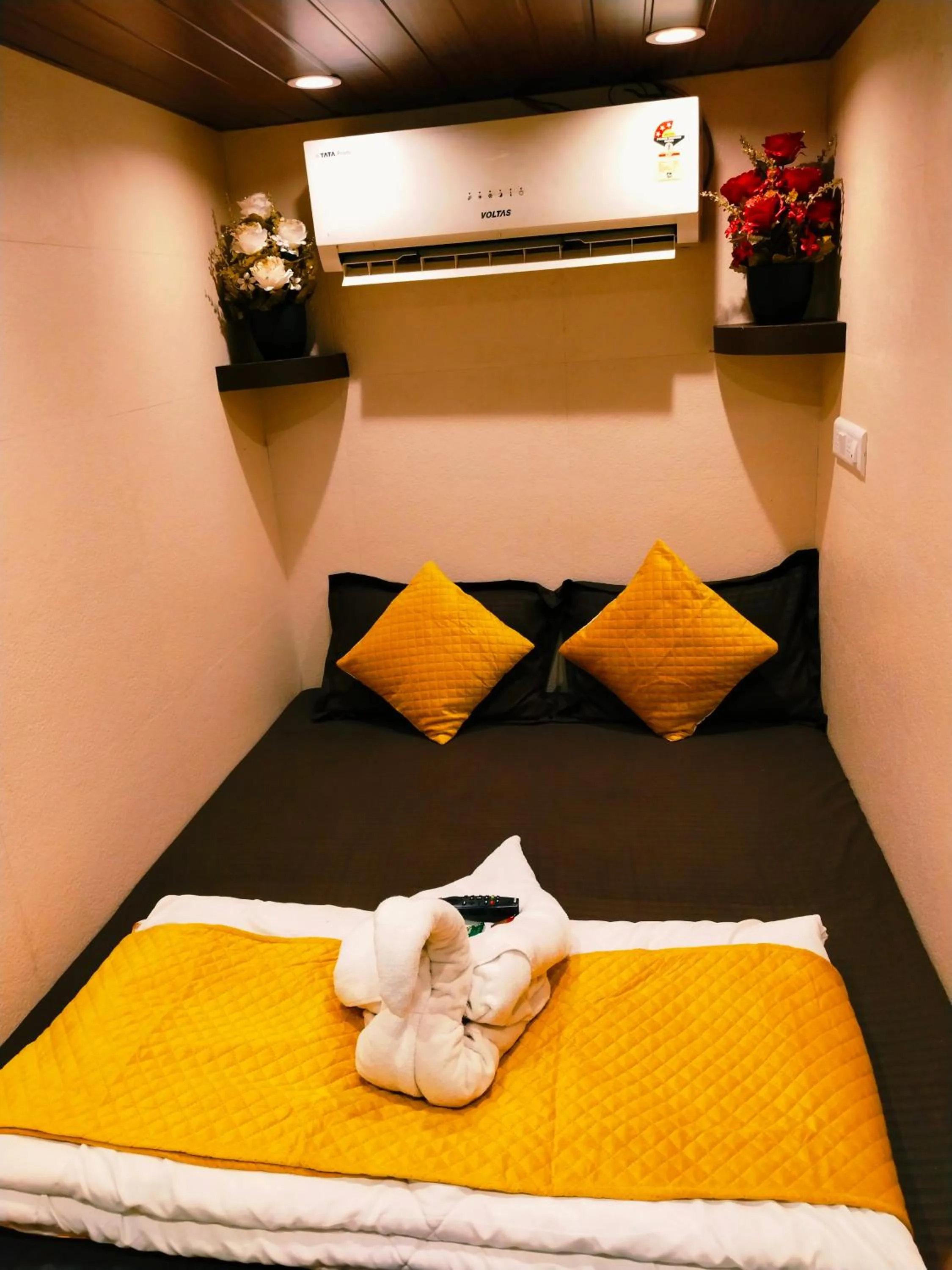 Property building, Bed in Nadim Tiger Residency