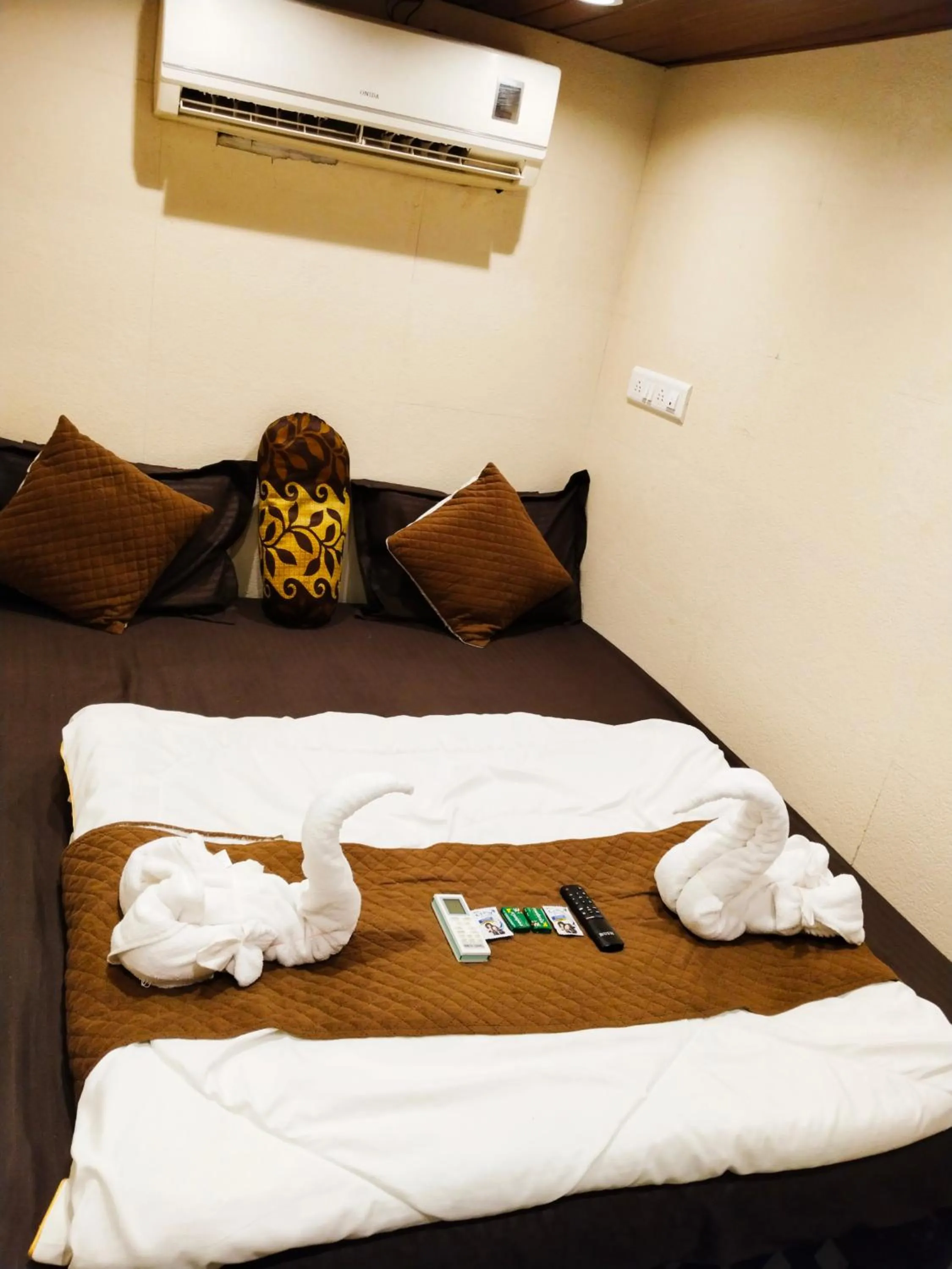 Property building, Bed in Nadim Tiger Residency