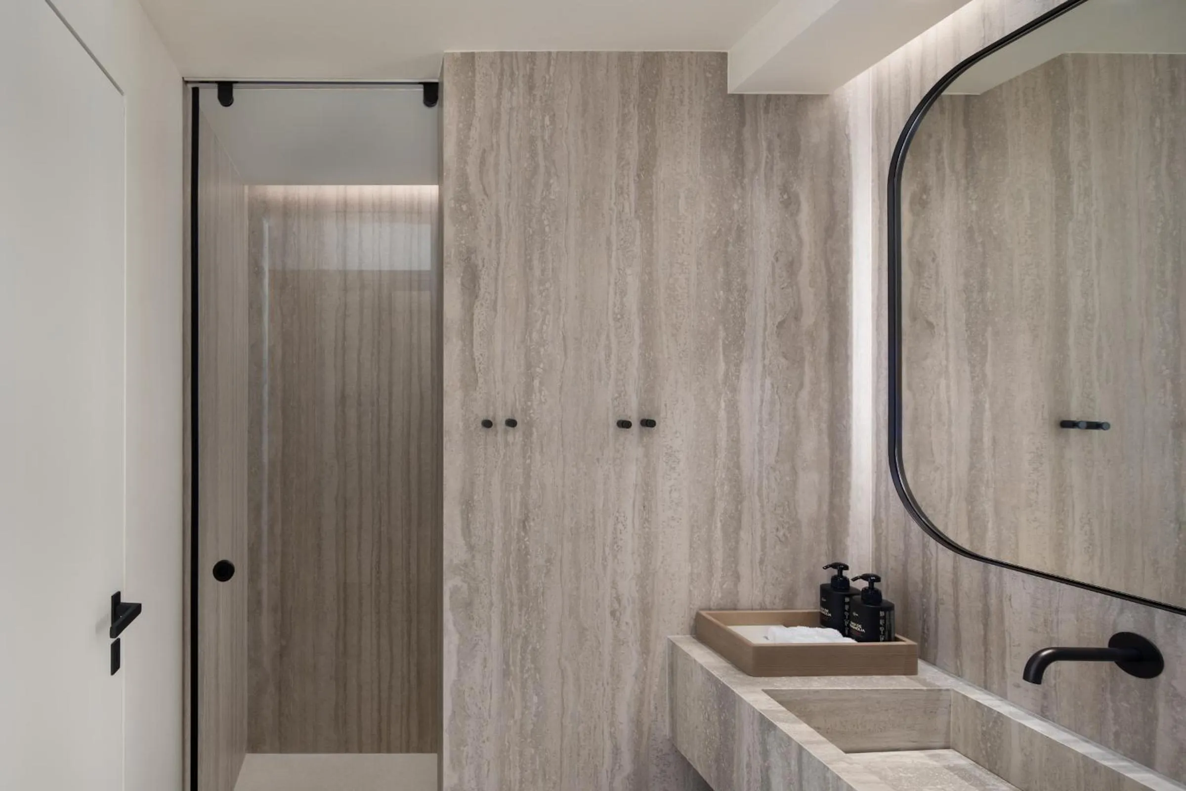 Shower in Vione Paros