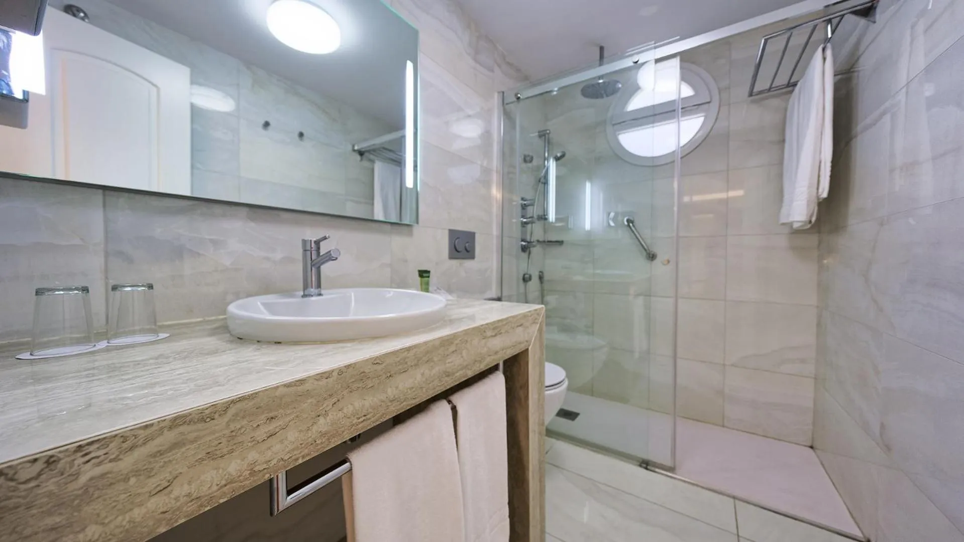 Bathroom in Bull Costa Canaria & SPA - Only Adults